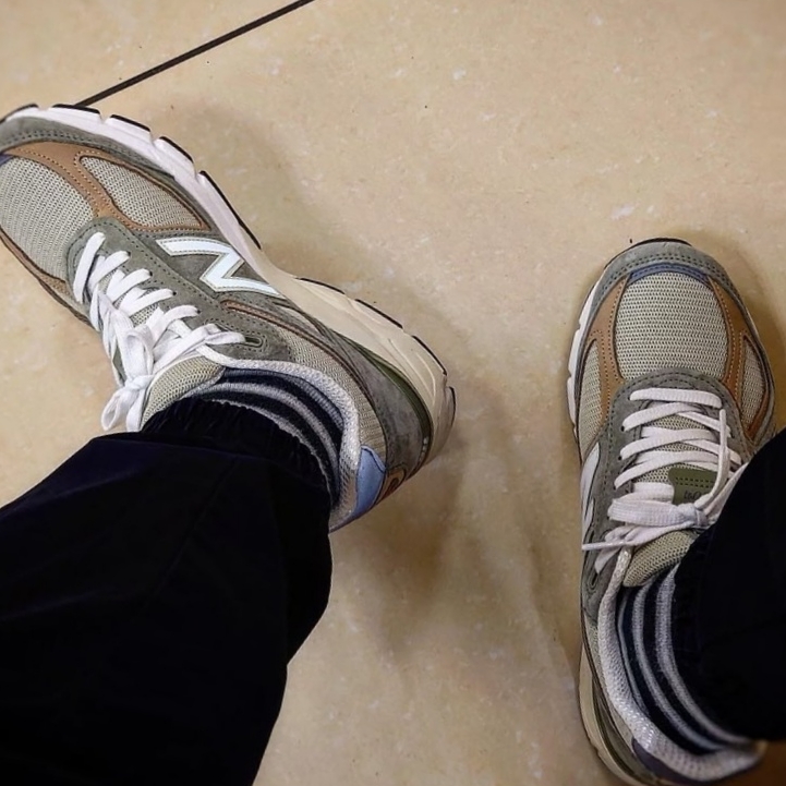 New Balance 990v4 Made in USA Olive Incense 착용 스타일