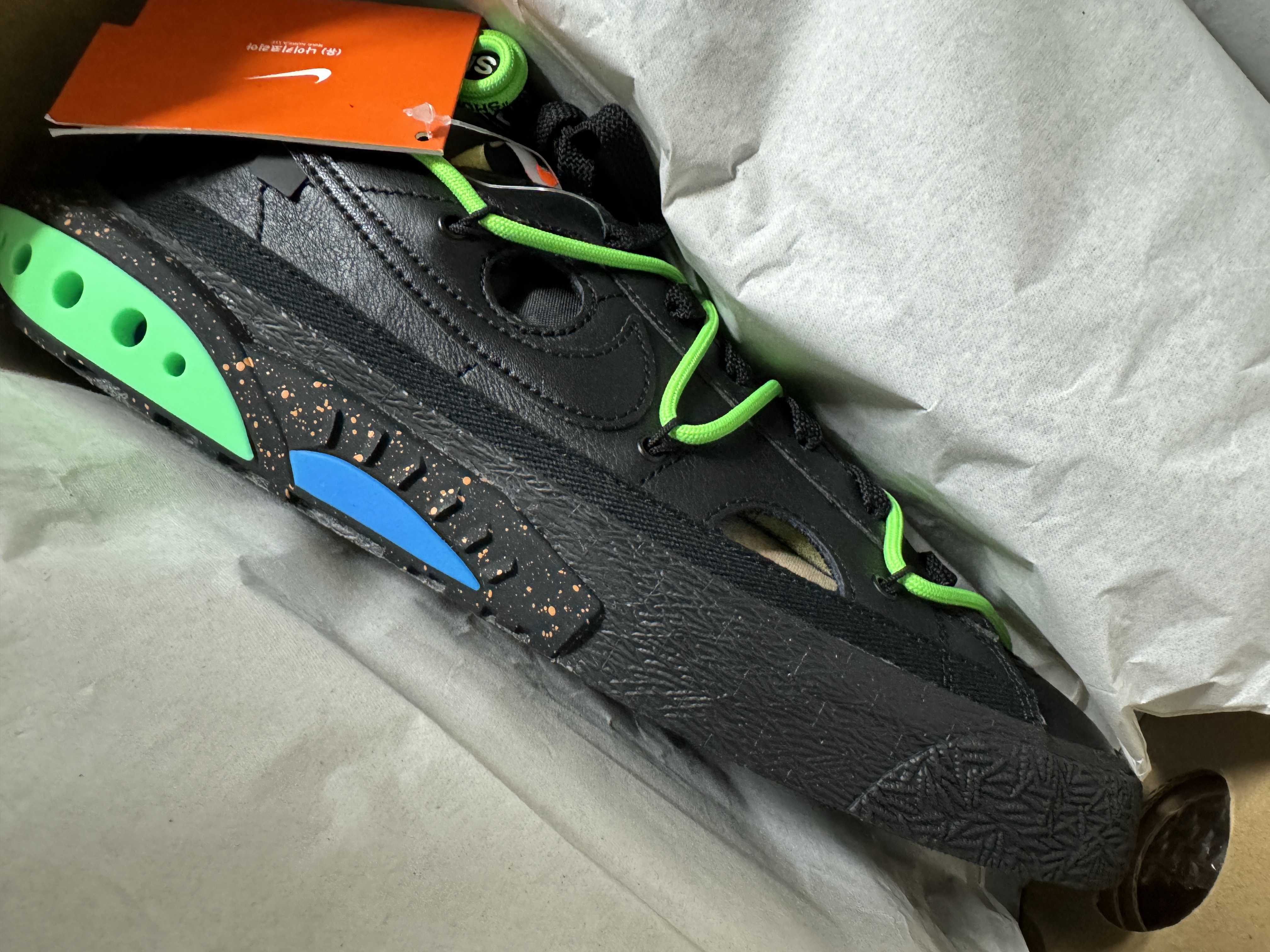 Nike x Off-White Blazer Low '77 Black and Electro Green 착용 스타일