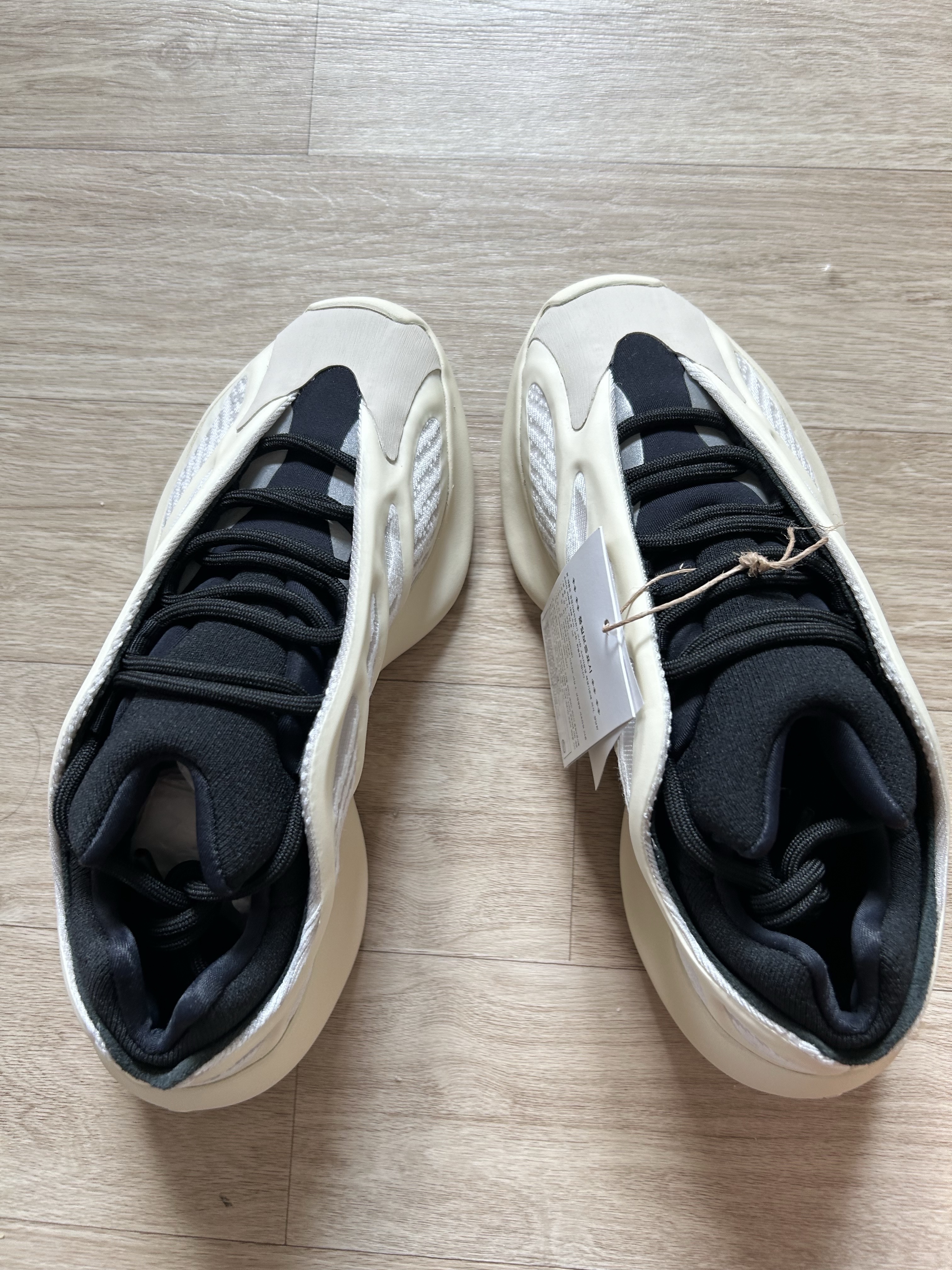 Adidas Yeezy 700 V3 Azael 2022/2023 착용 스타일