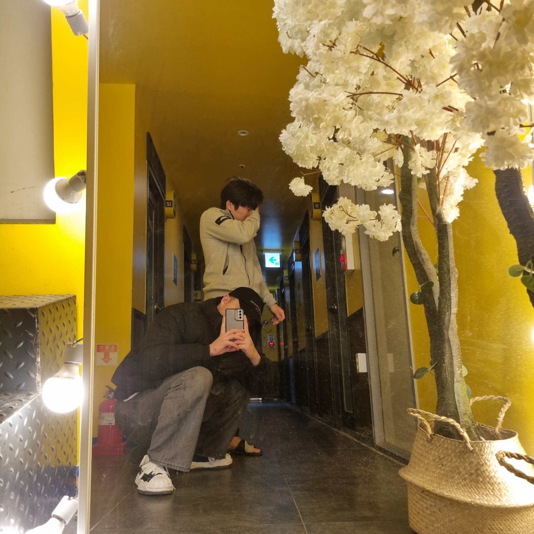 Maison Mihara Yasuhiro Blakey OG Sole Canvas Low-top Sneakers Black White 착용 스타일 - 2