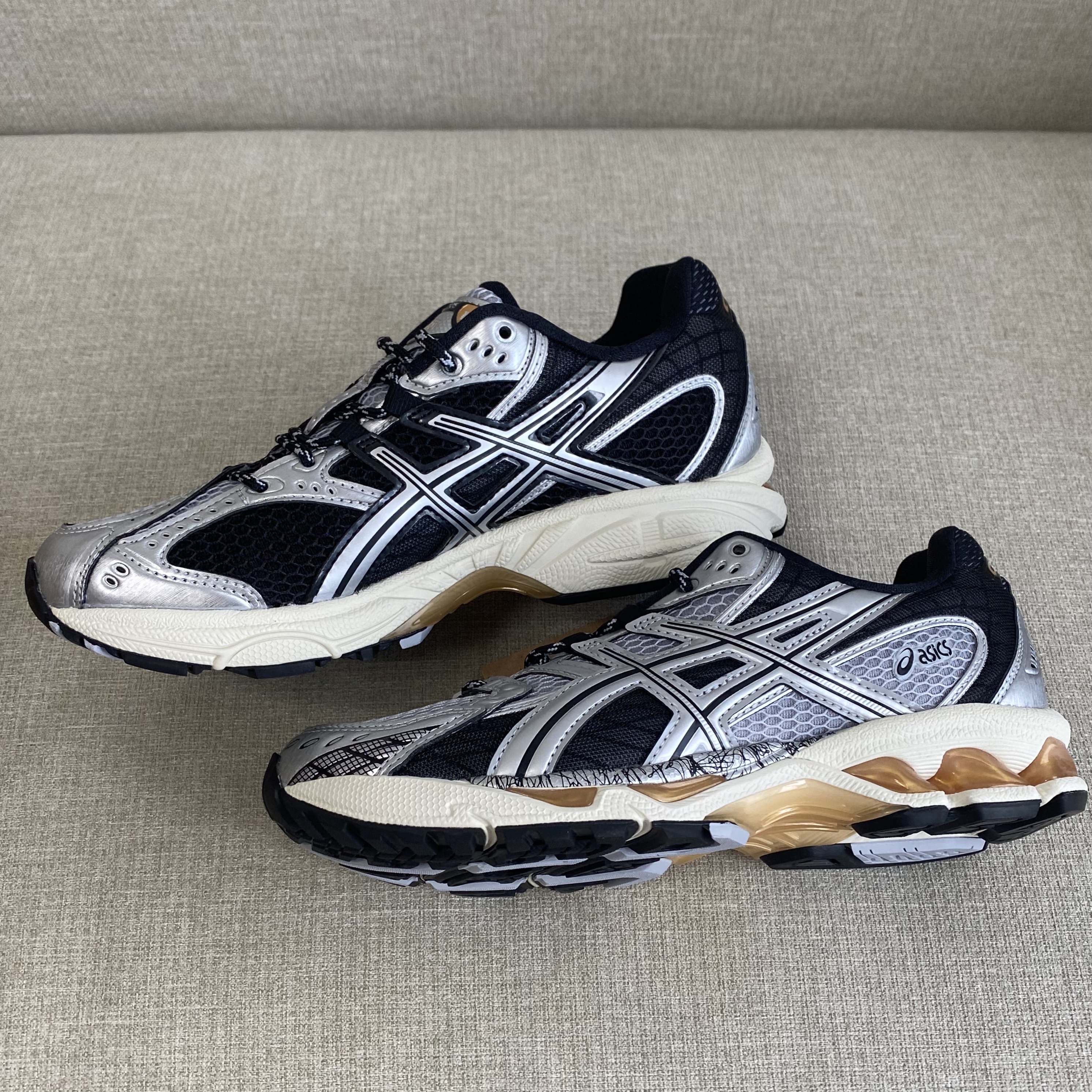Asics Gel-Nimbus 10.1 Piedmont Grey Pure Silver 착용 스타일