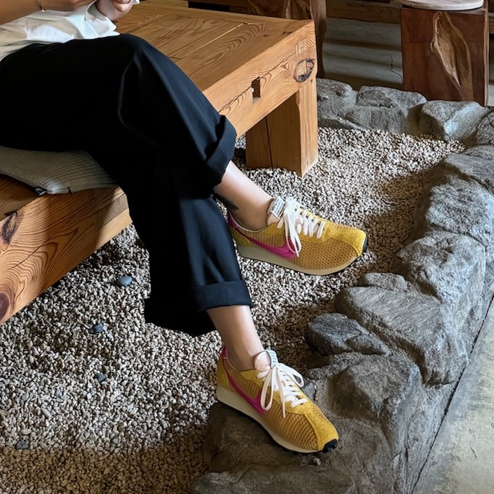 Nike x Stussy LD-1000 SP Sanded Gold and Laser Fuchsia 착용 스타일 - 1