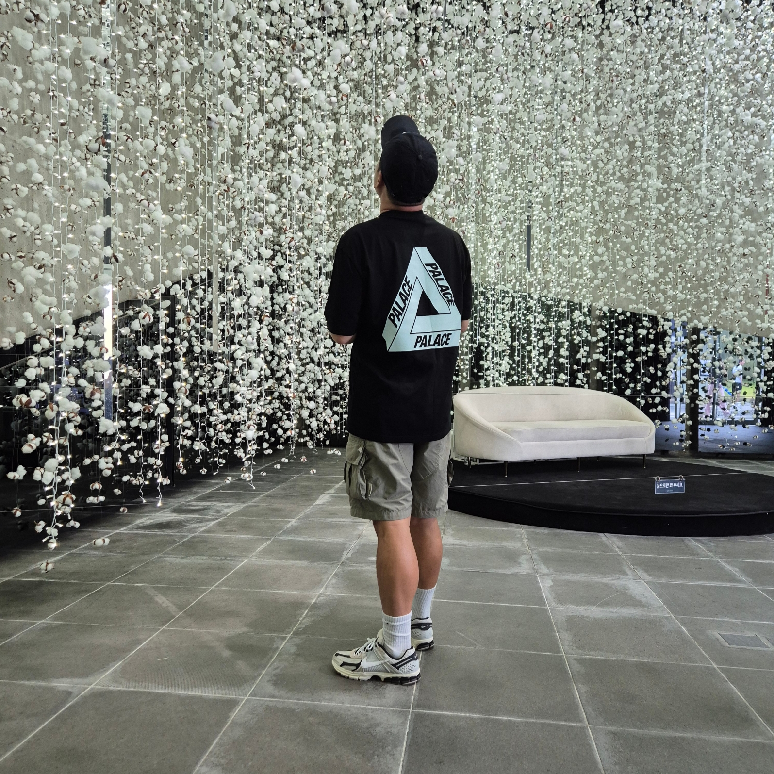 Nike Zoom Vomero 5 Light Bone and Black, Palace Tri-To-Help T-Shirt Turquoise - 20FW 착용 스타일
