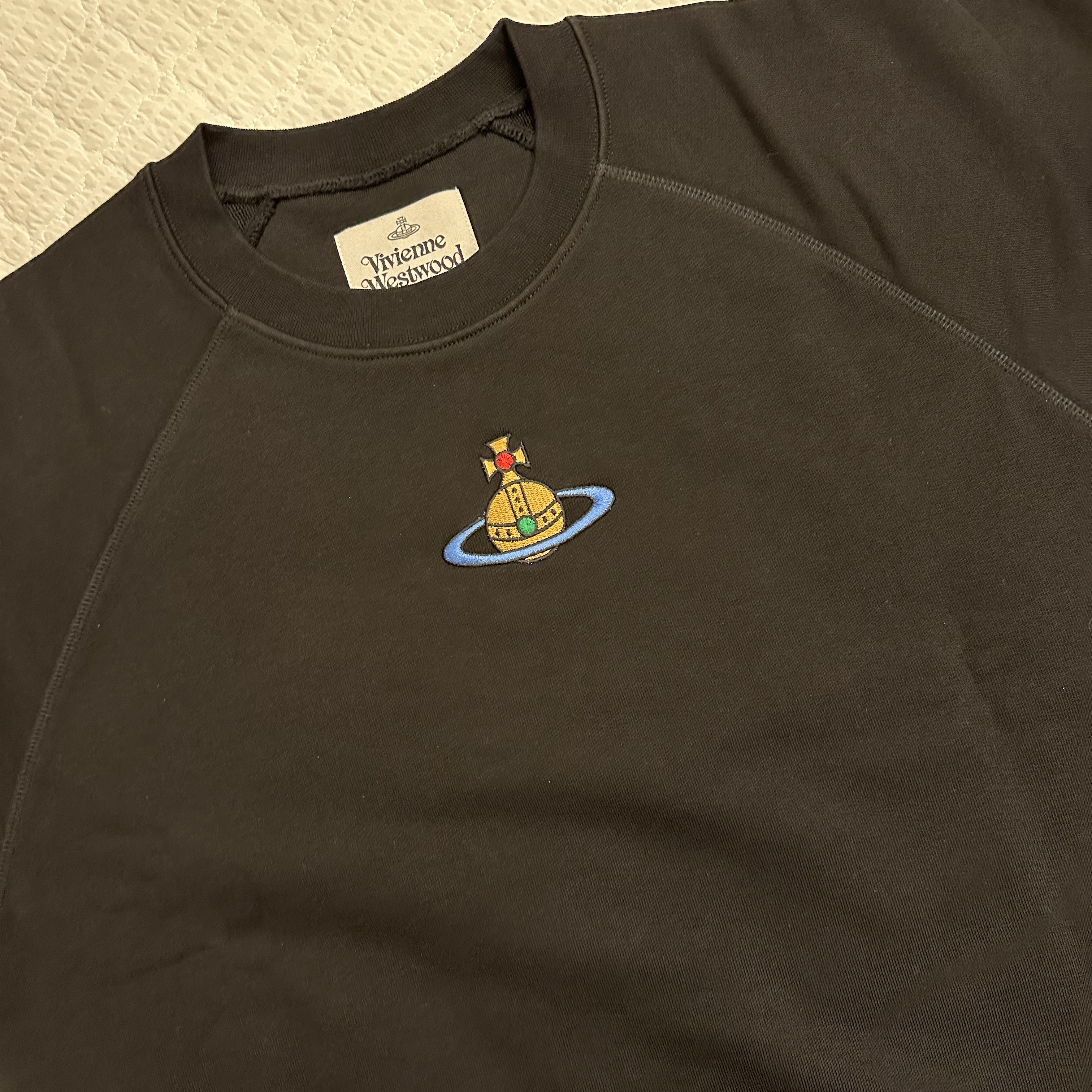 Vivienne Westwood Big Logo Raglan Sweatshirt Black 착용 스타일