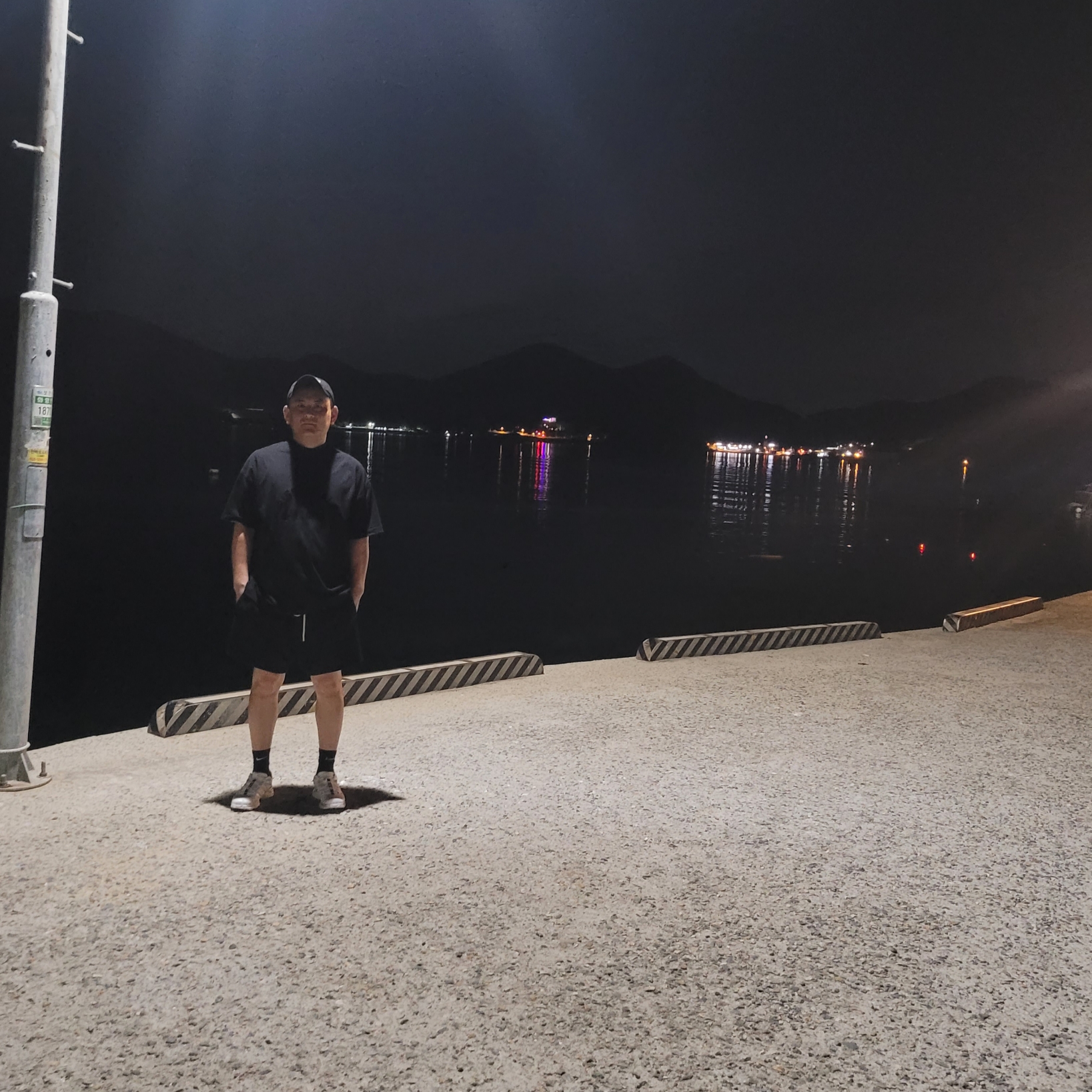 Salomon XT-6 ADV White, Essentials The Black Collection T-Shirt Black - 23SS 착용 스타일