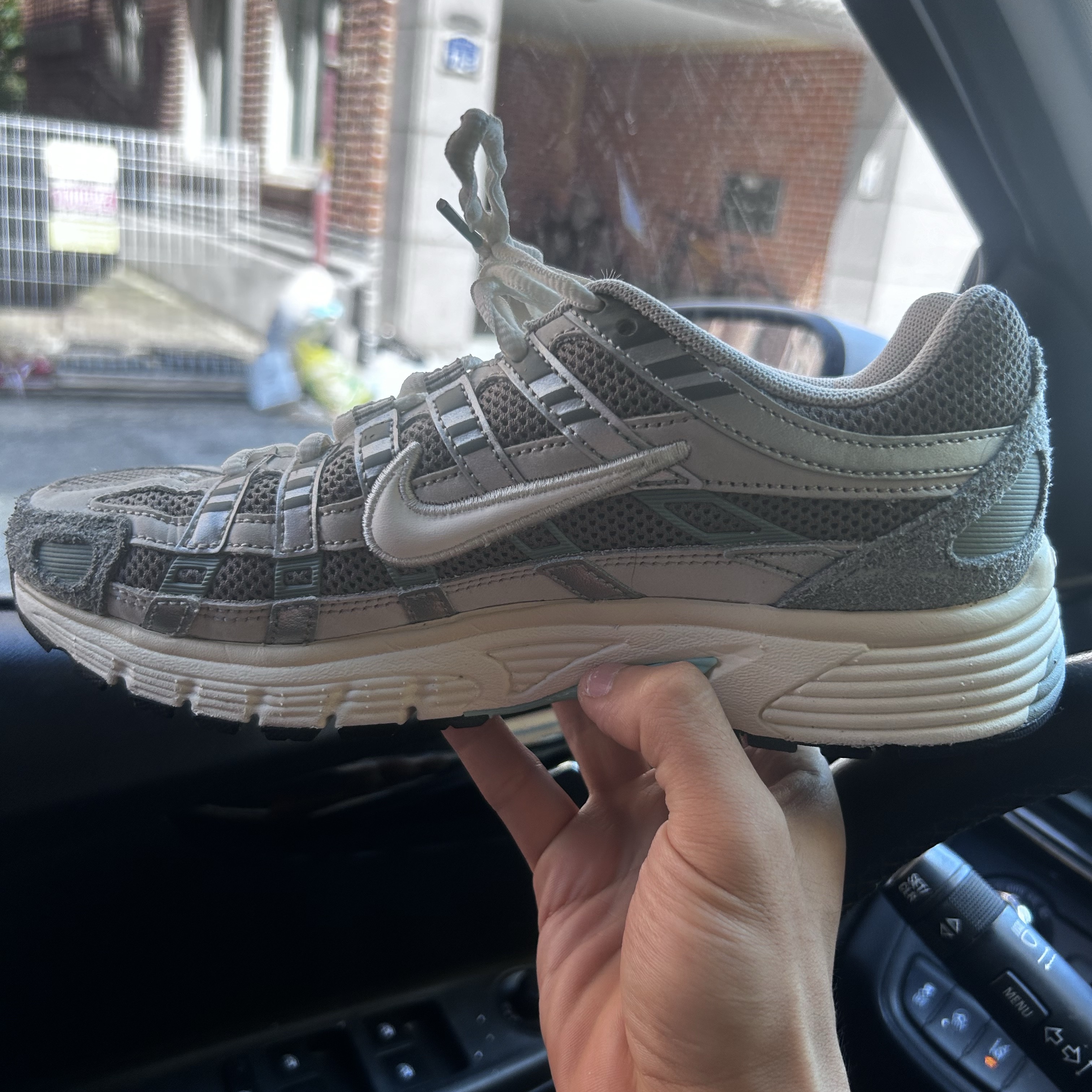 Nike P-6000 Flat Pewter Light Iron Ore 착용 스타일