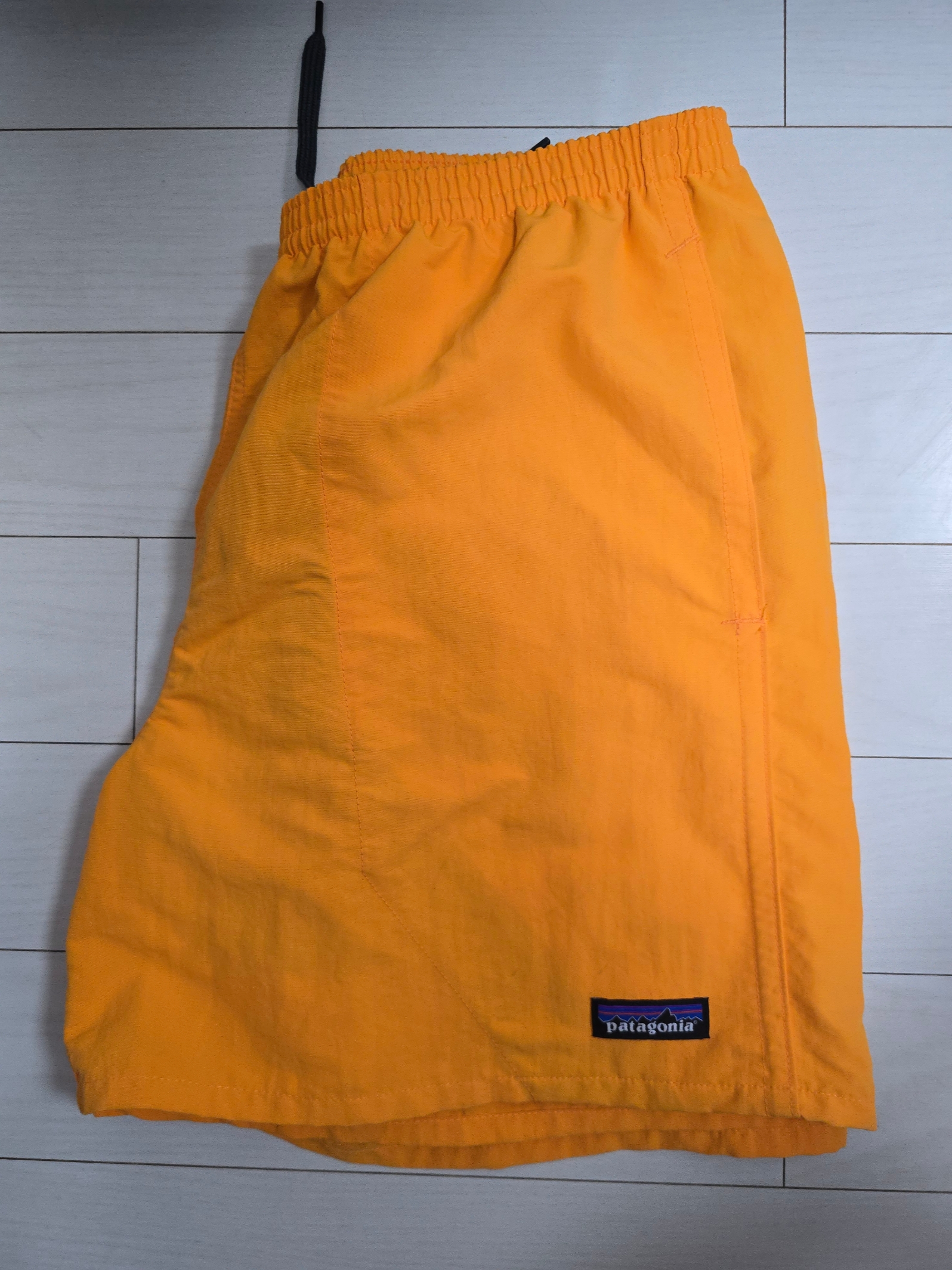 Patagonia Baggies Shorts 5 Inch Mango 착용 스타일