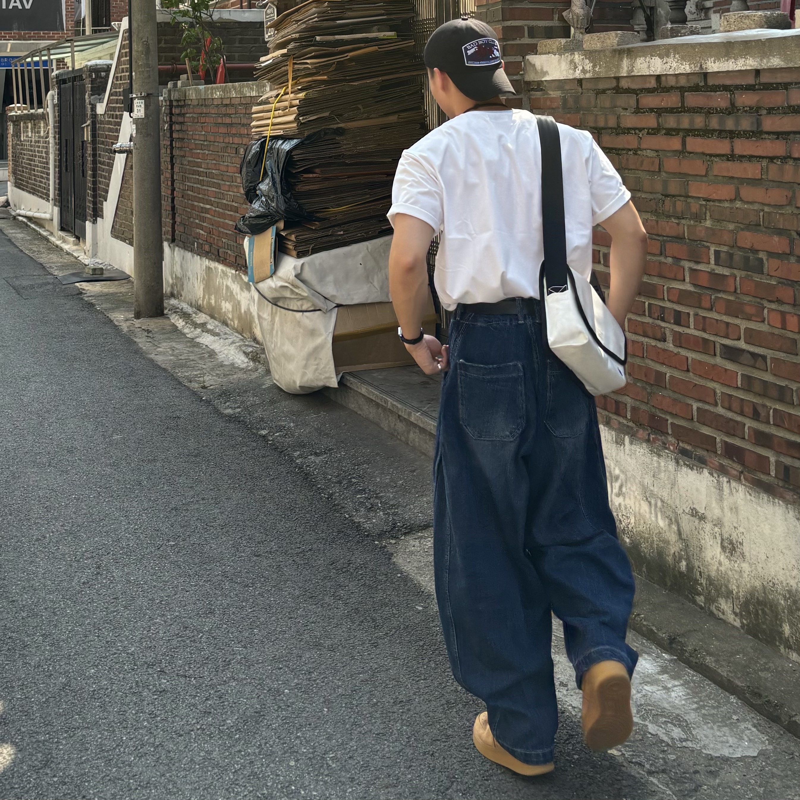 Nike Air Force 1 '07 WB Flax, Ader Error Small Trace Esty Messanger Bag White 착용 스타일 - 2