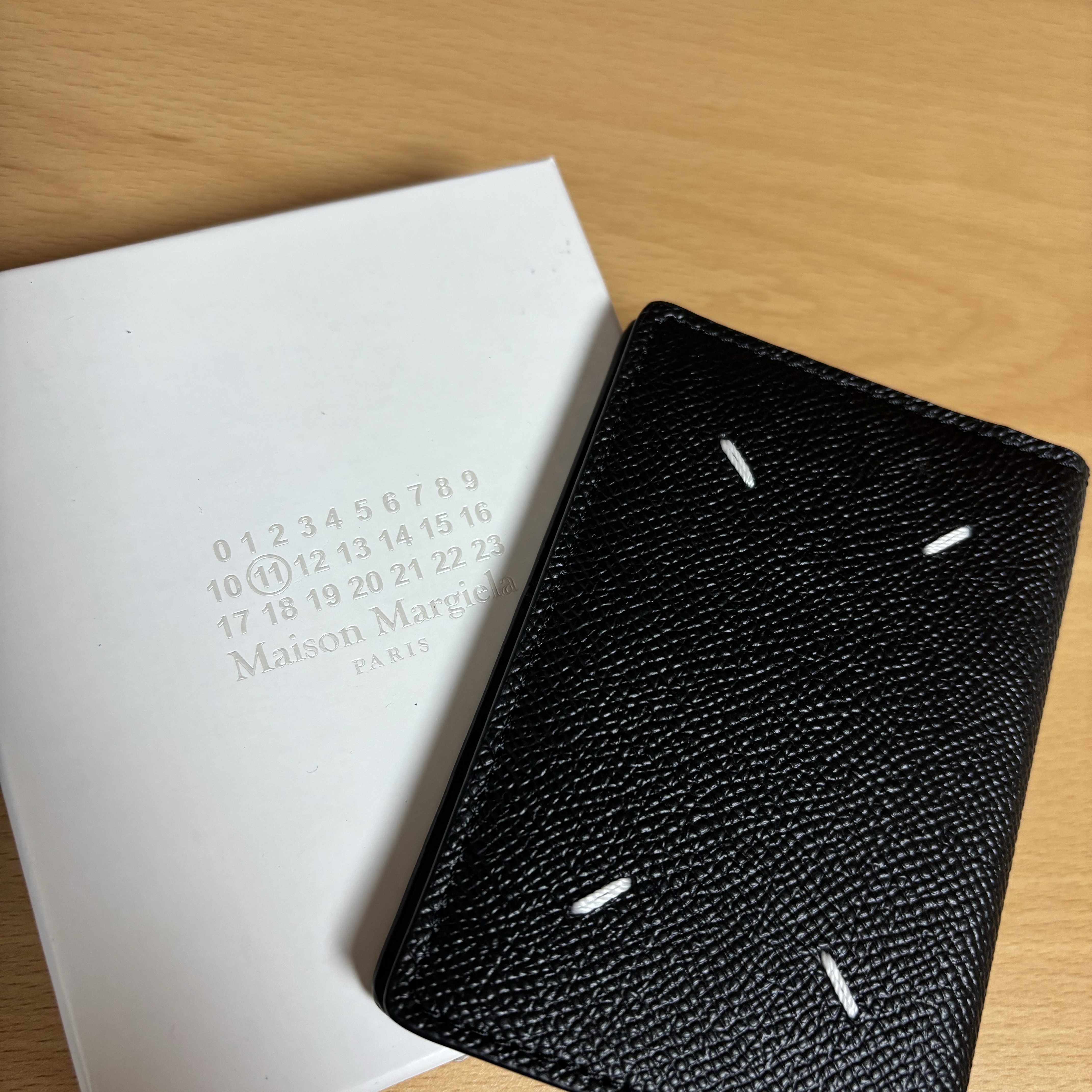 Maison Margiela Leather Bi-Fold Card Holder Black 착용 스타일