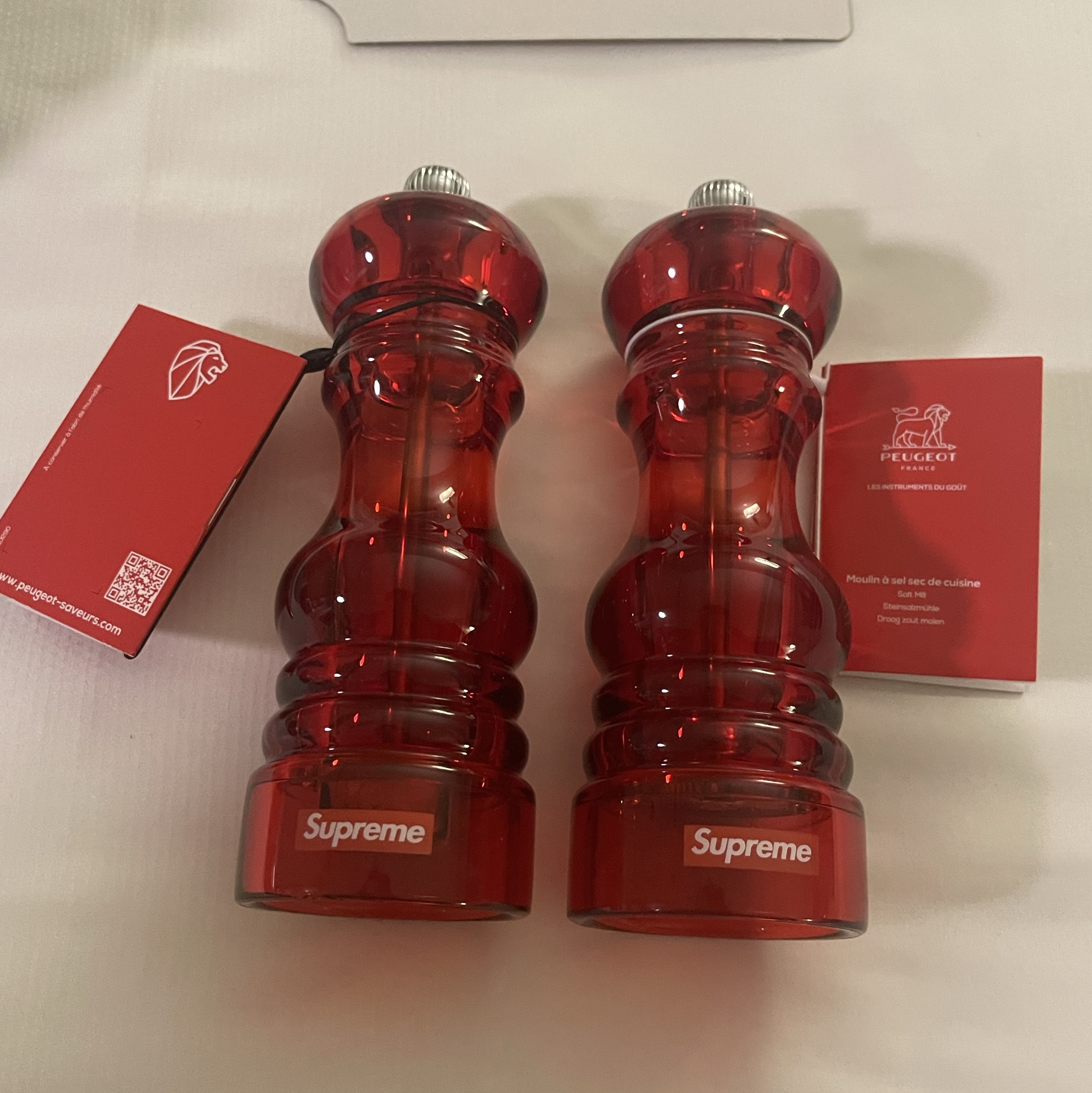 Supreme x Peugeot Salt & Pepper Mill Red (Set of 2) - 24FW 착용 스타일 - 1