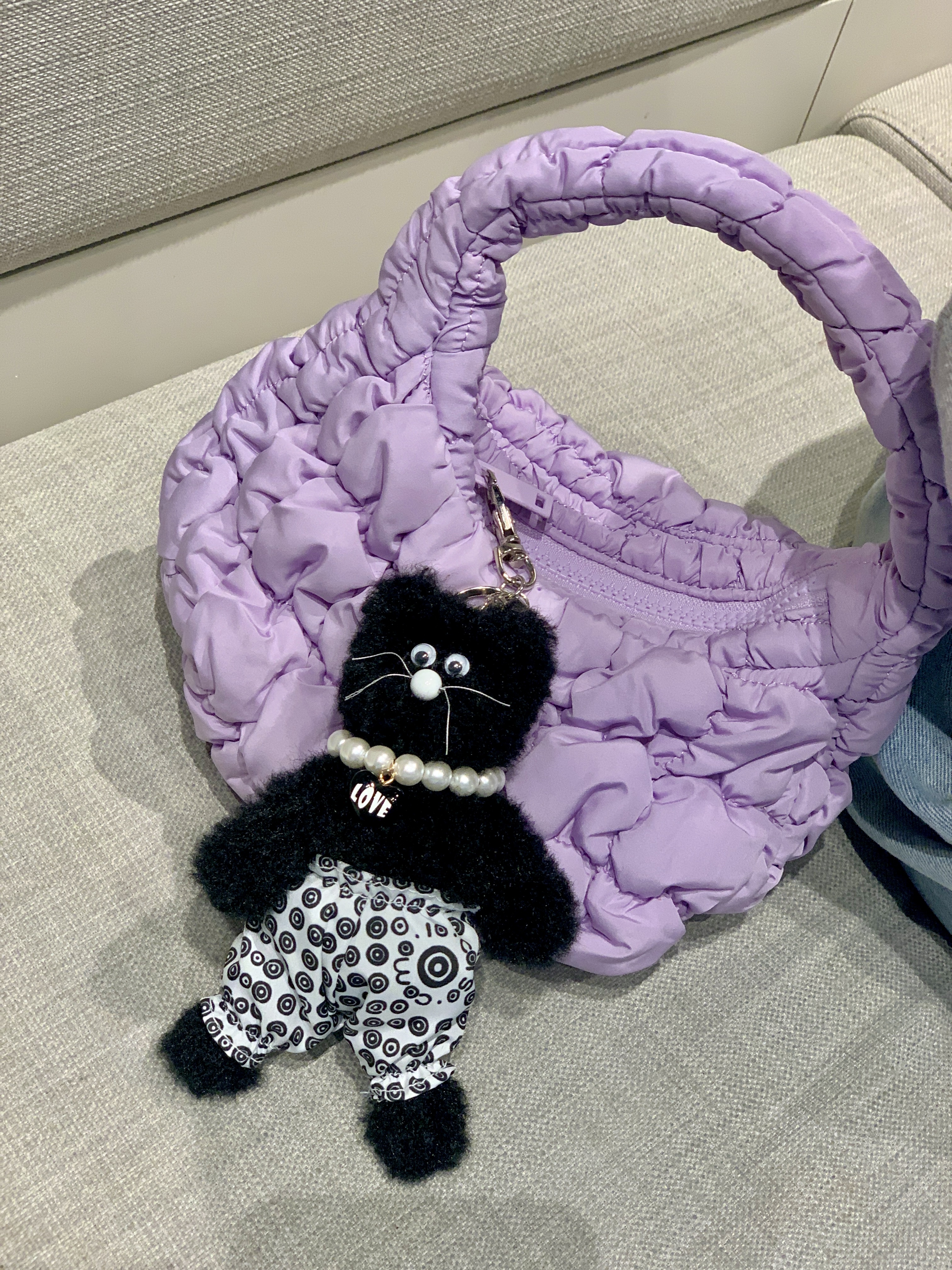 COS Quilted Micro Bag Purple, Monamhee x 10 Corso Como Bianco Keyring Black 착용 스타일 - 2