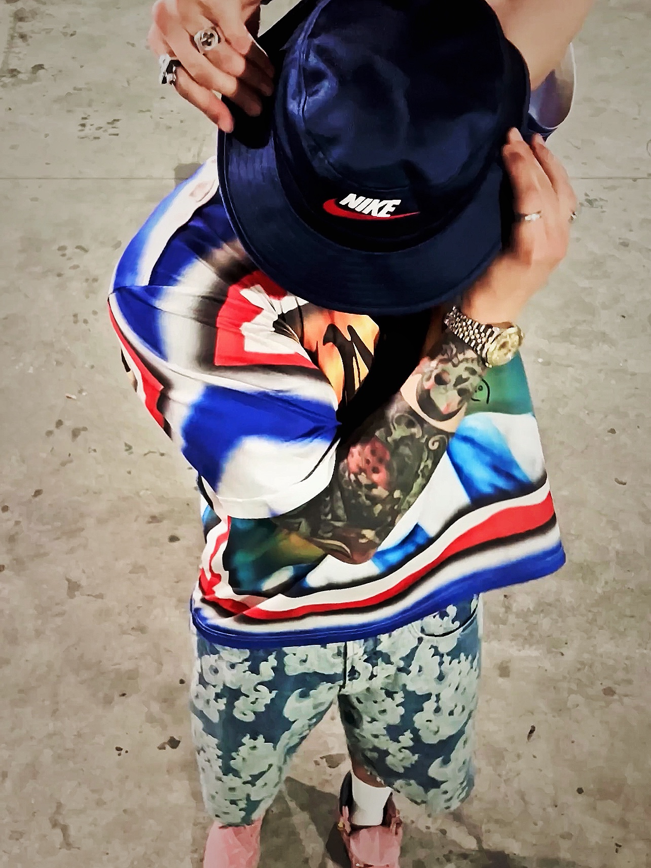 Supreme x Nike Dazzle Crusher Navy - 24SS, Supreme Maradona Soccer Jersey Multicolor - 24SS 착용 스타일 - 3