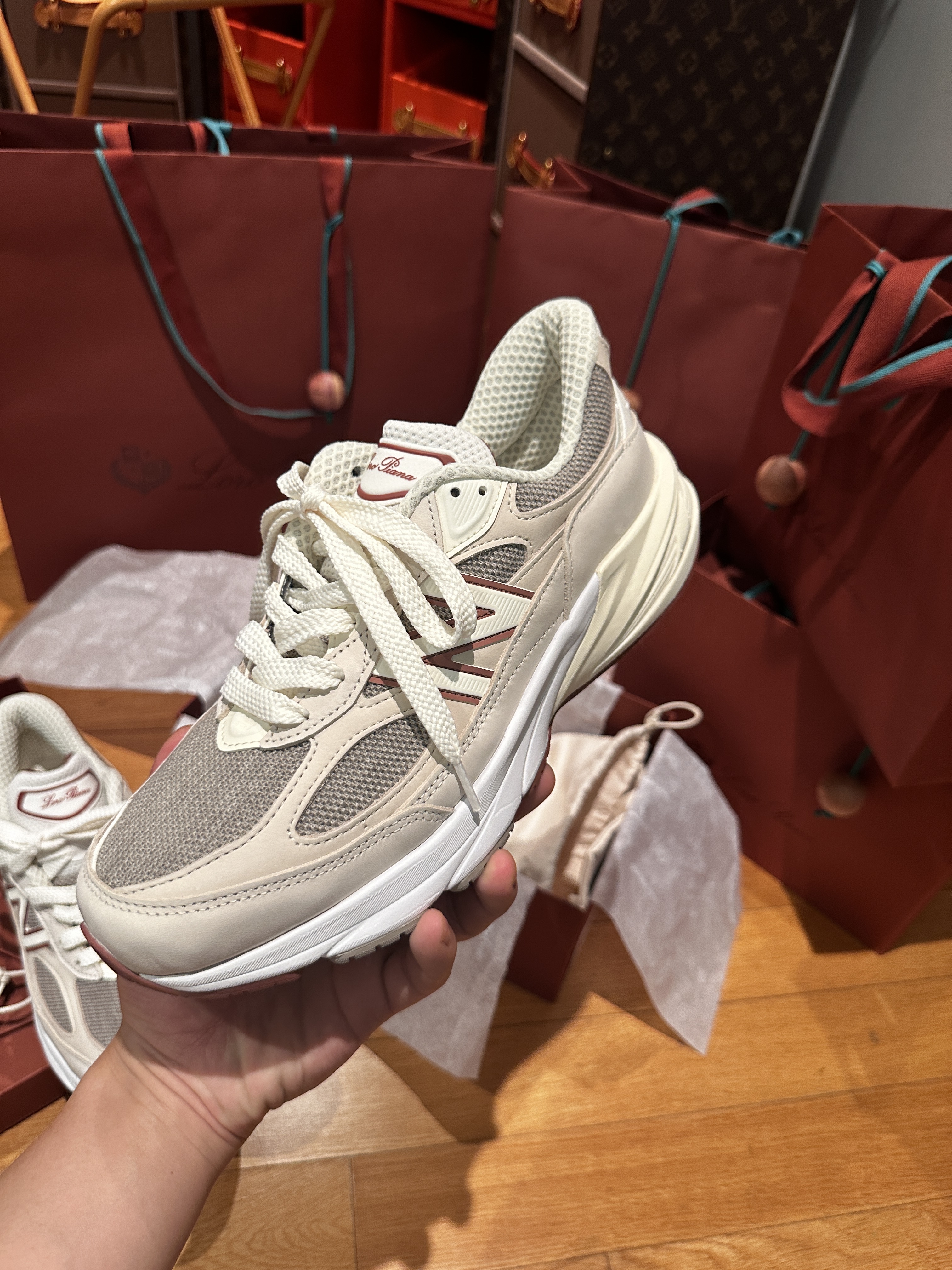 New Balance x Loro Piana 990v6 Made in USA Cream 착용 스타일 - 1