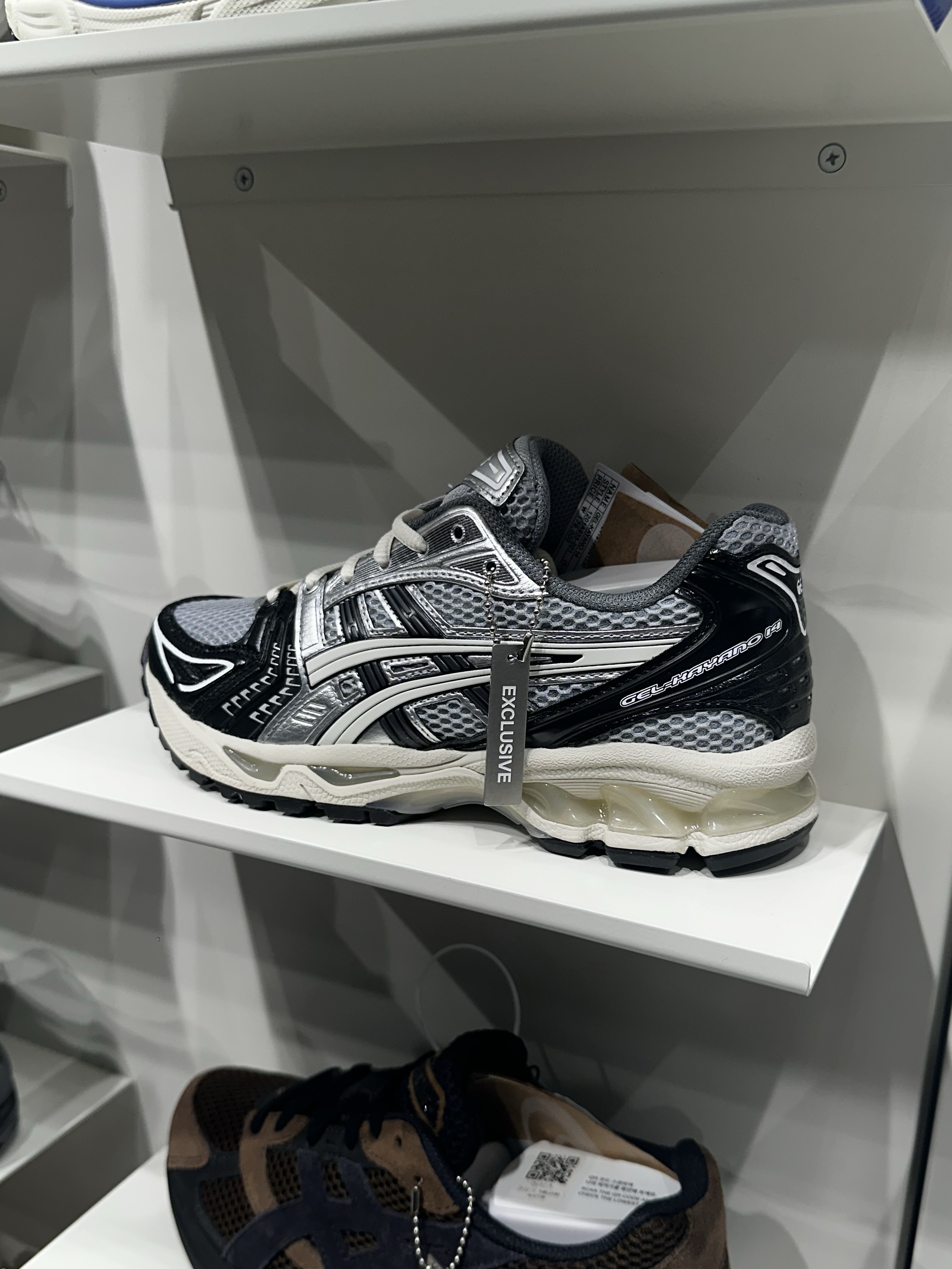 Asics Gel-Kayano 14 Black Glacier Grey 착용 스타일 - 2
