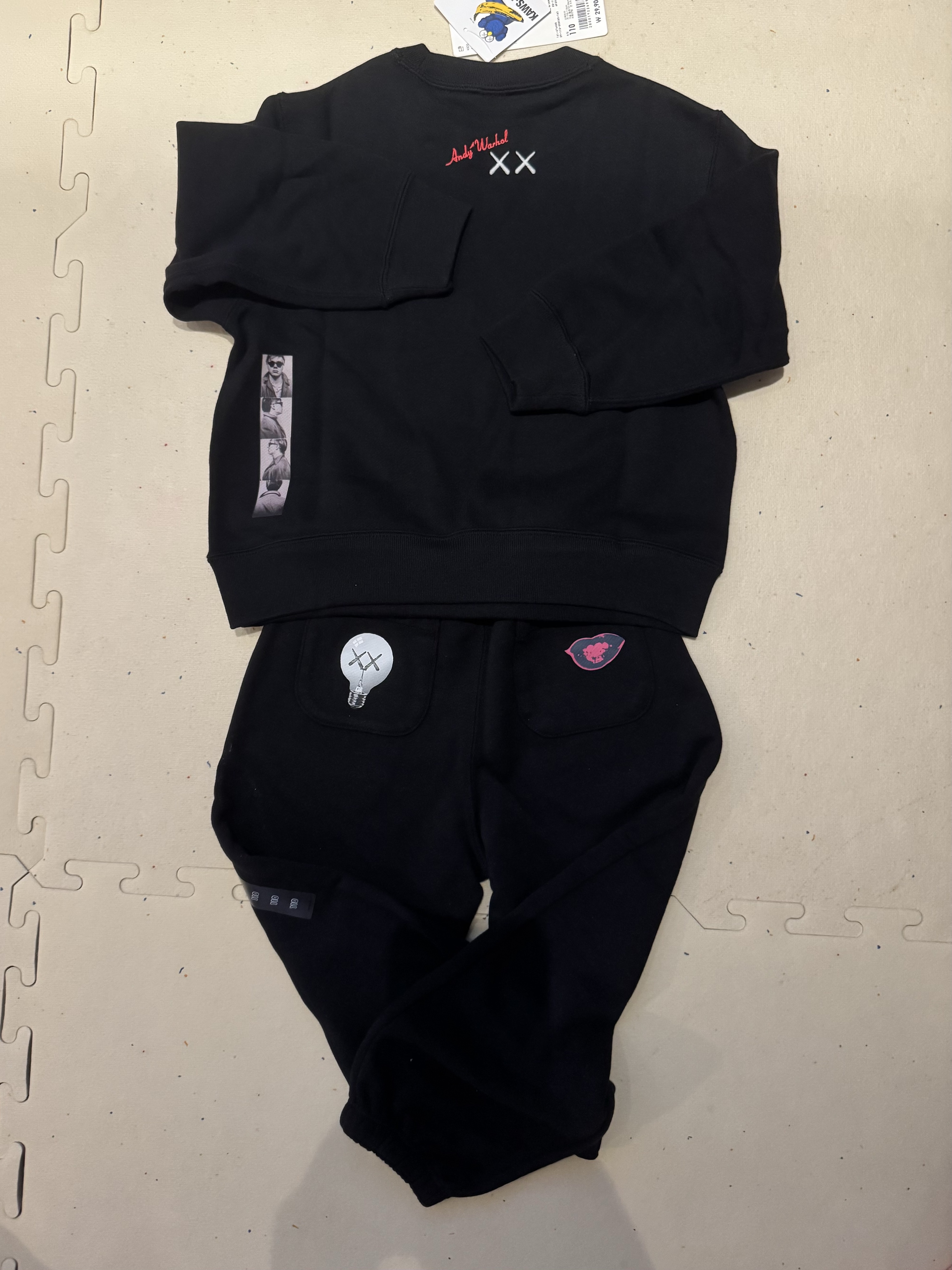 (Kids) Uniqlo UT x Kaws x Warhol Sweatshirt B Black, (Kids) Uniqlo UT x Kaws x Warhol Sweatpants B Black 착용 스타일 - 2