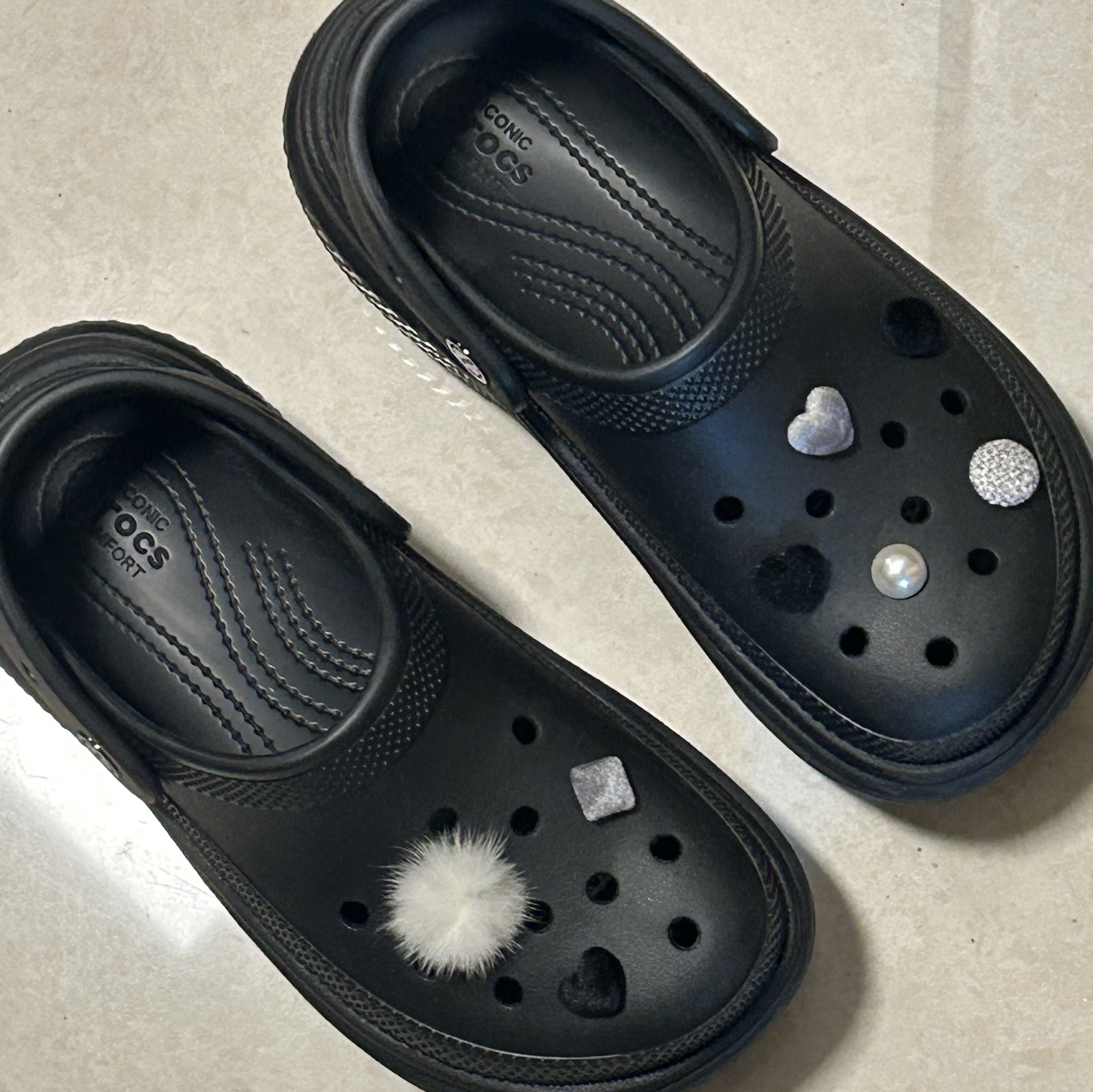 Crocs Stomp Clog Black 착용 스타일