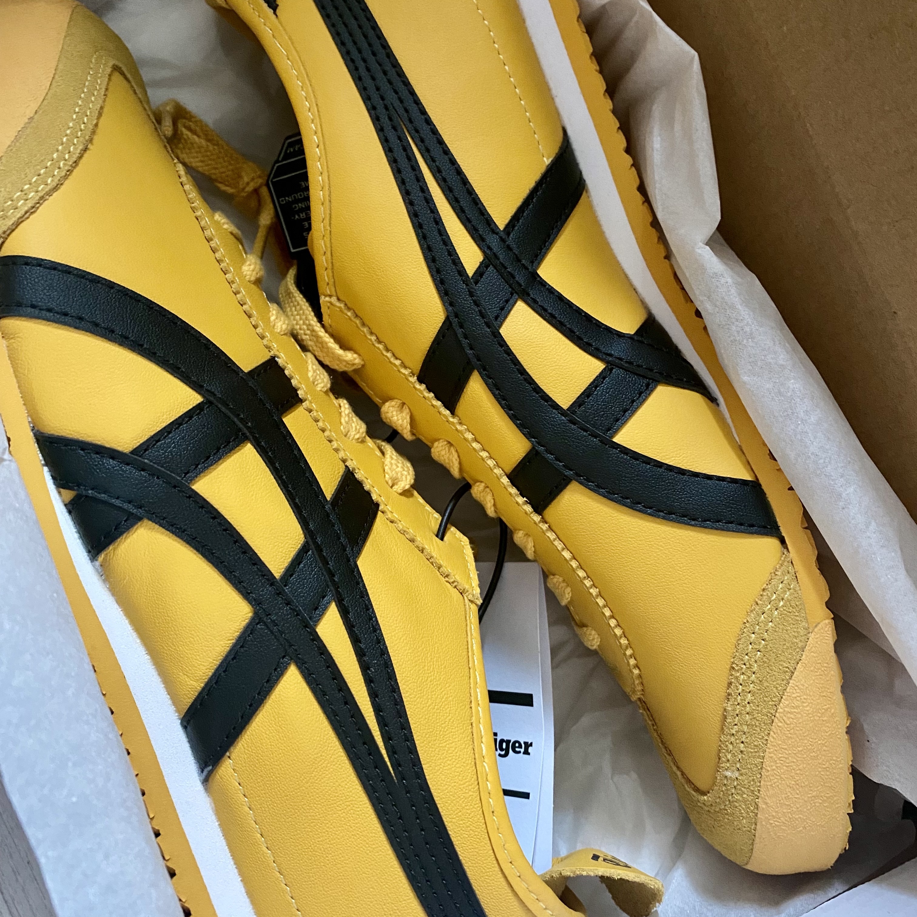 Onitsuka Tiger Mexico 66 Yellow Black 착용 스타일