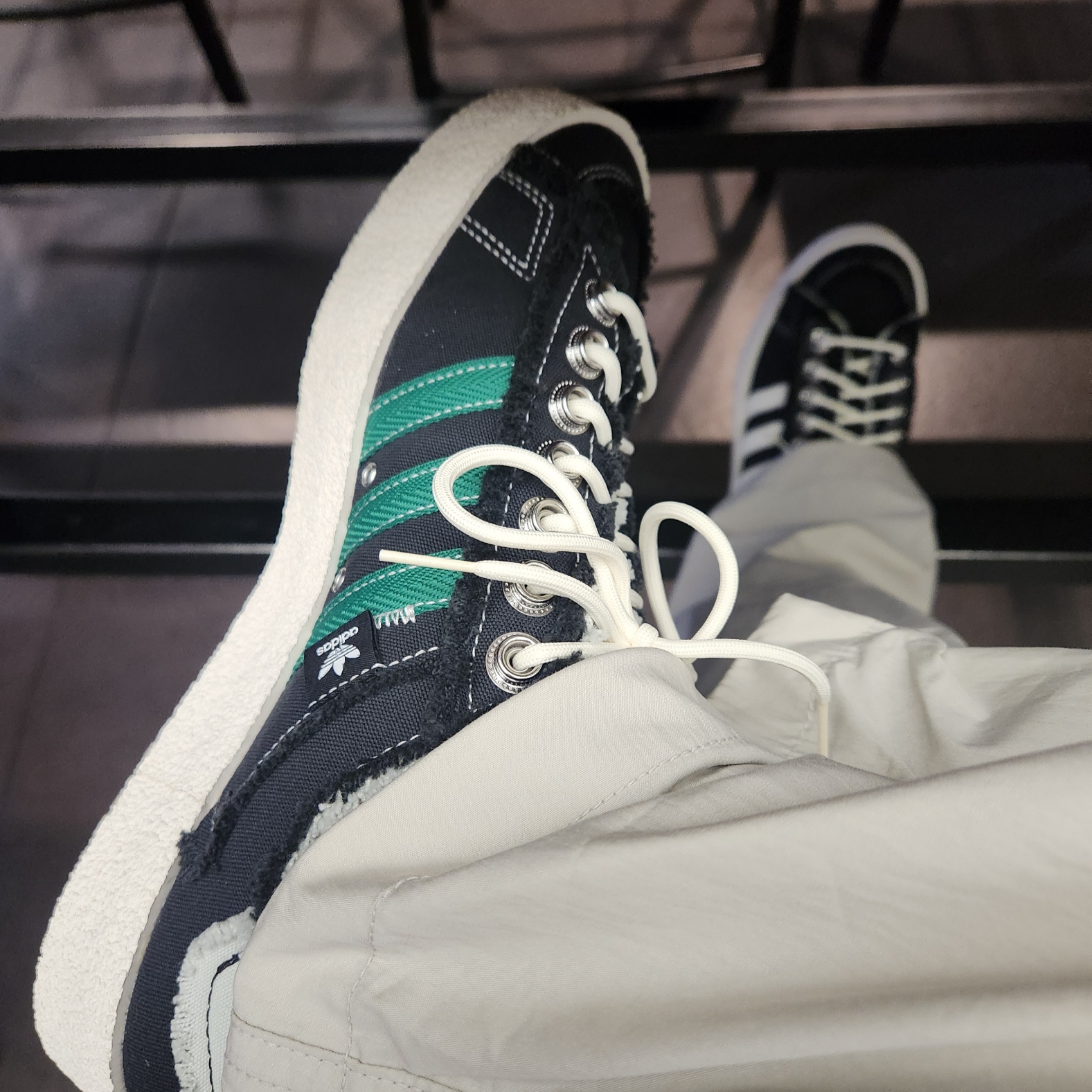 Adidas x Song for the Mute Campus 80s Core Black Cream White, Adidas x Atmos x Daiki Tsuneta Superstar Altered Blue 착용 스타일 - 3