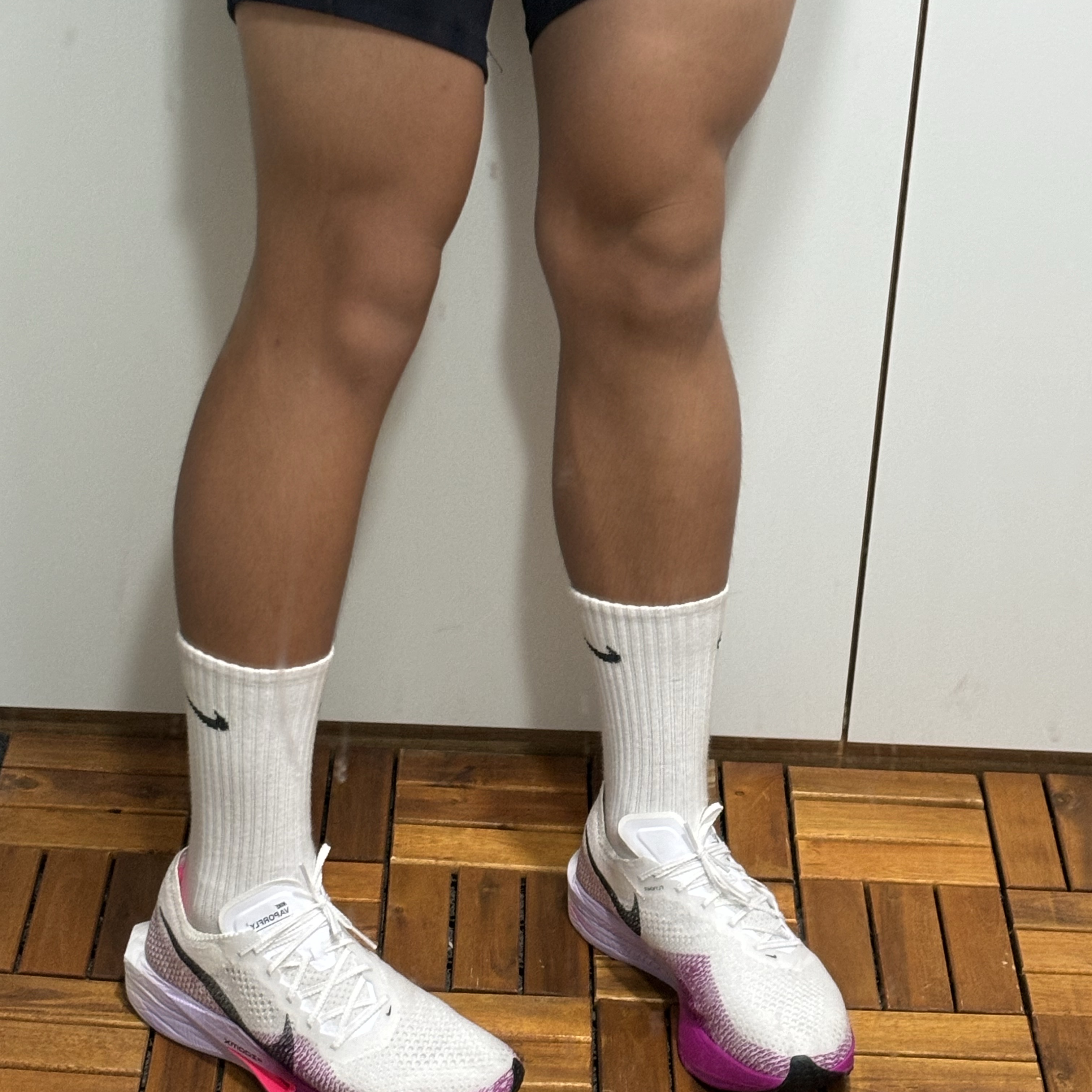Nike ZoomX Vaporfly Next% 3 White Vivid Purple 착용 스타일 - 1