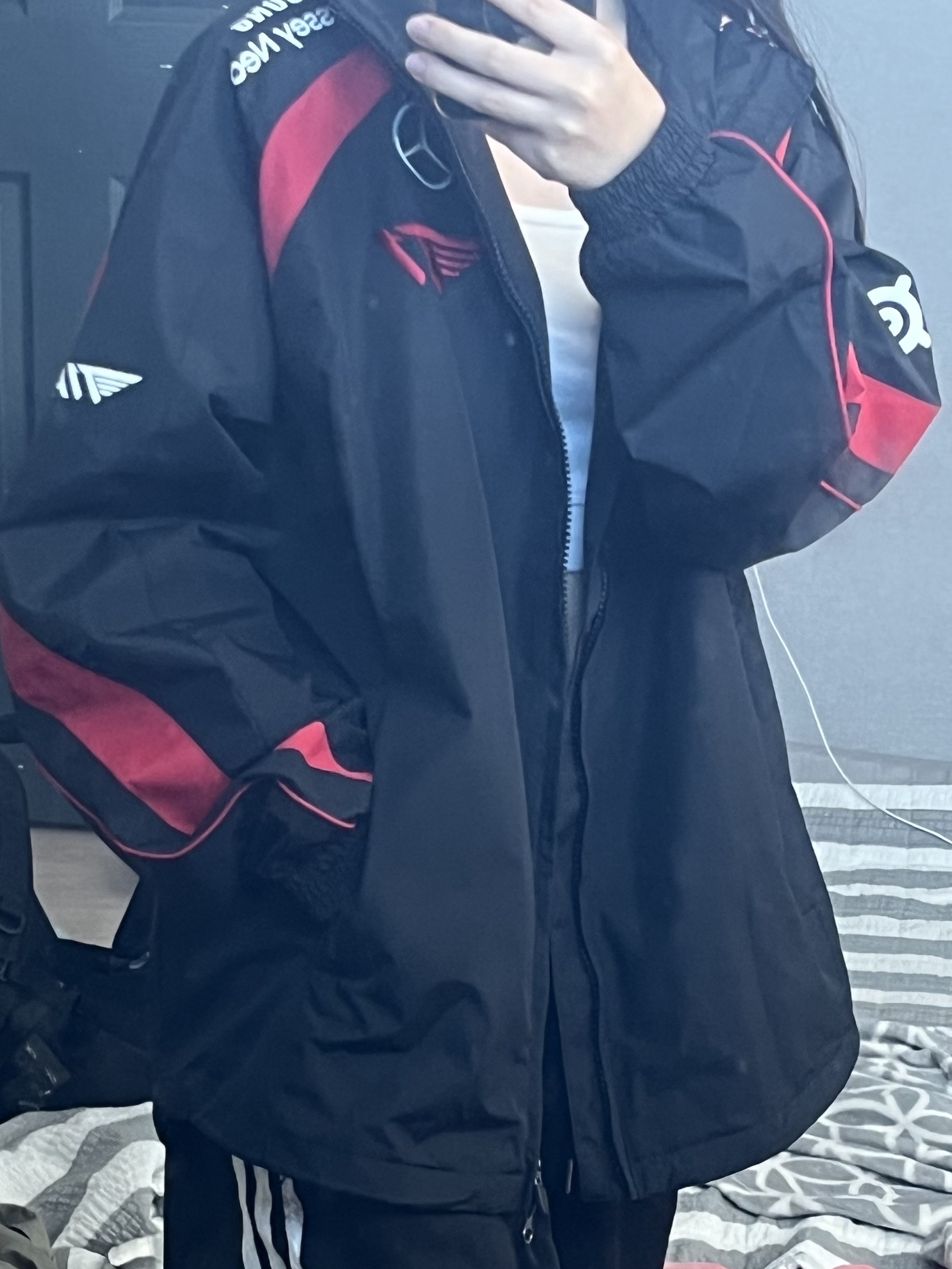 T1 2024 Spring LCK Uniform Jacket Black (Non Marking Ver.) 착용 스타일 - 4