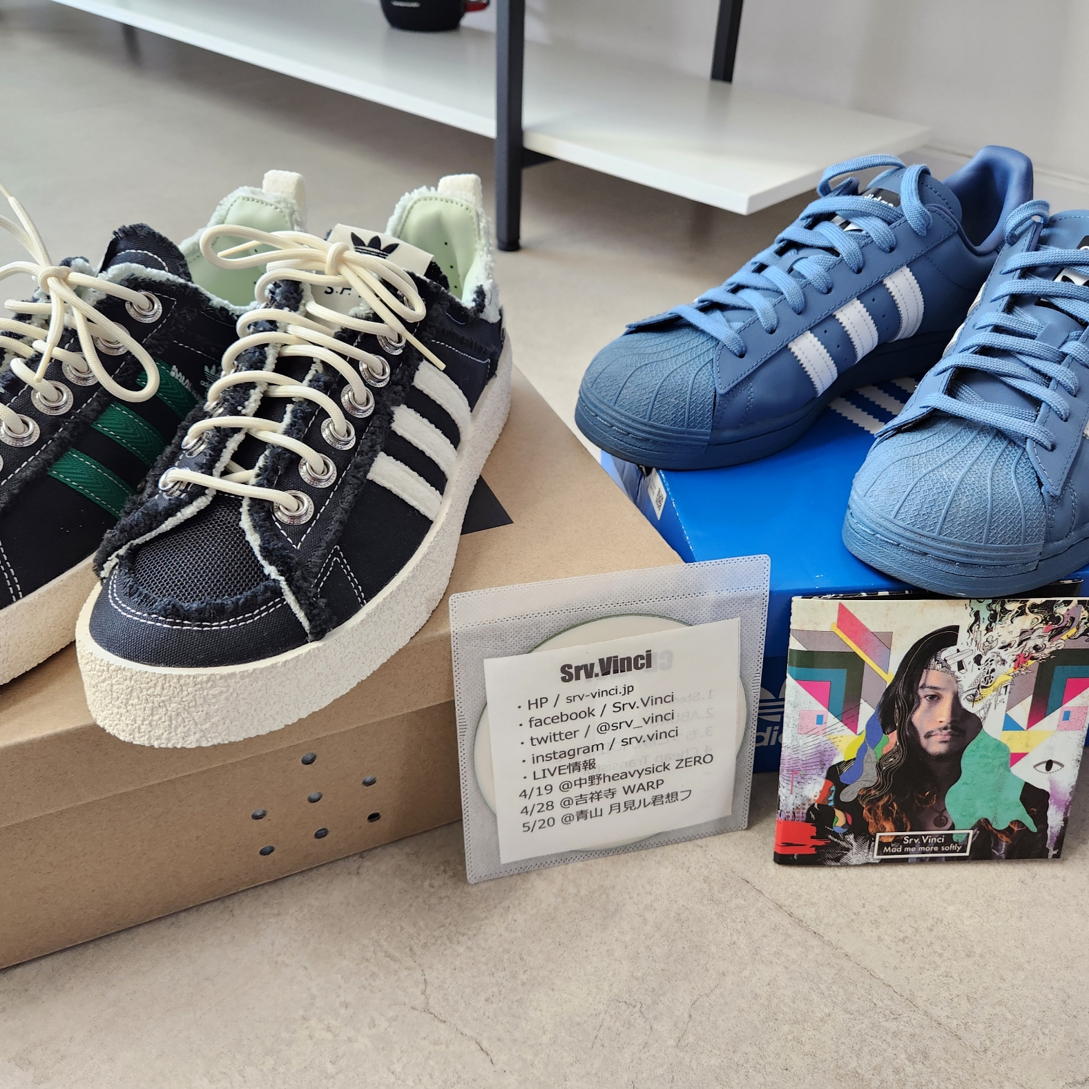 Adidas x Song for the Mute Campus 80s Core Black Cream White, Adidas x Atmos x Daiki Tsuneta Superstar Altered Blue 착용 스타일 - 1
