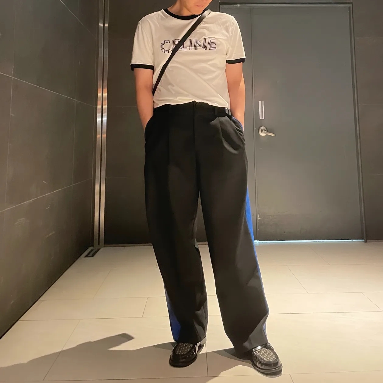 Dior Explorer Loafer Beige & Black Dior Oblique Jacquard, Celine Regular T-Shirt in Cotton Jersey Dirty White Black 착용 스타일 - 1