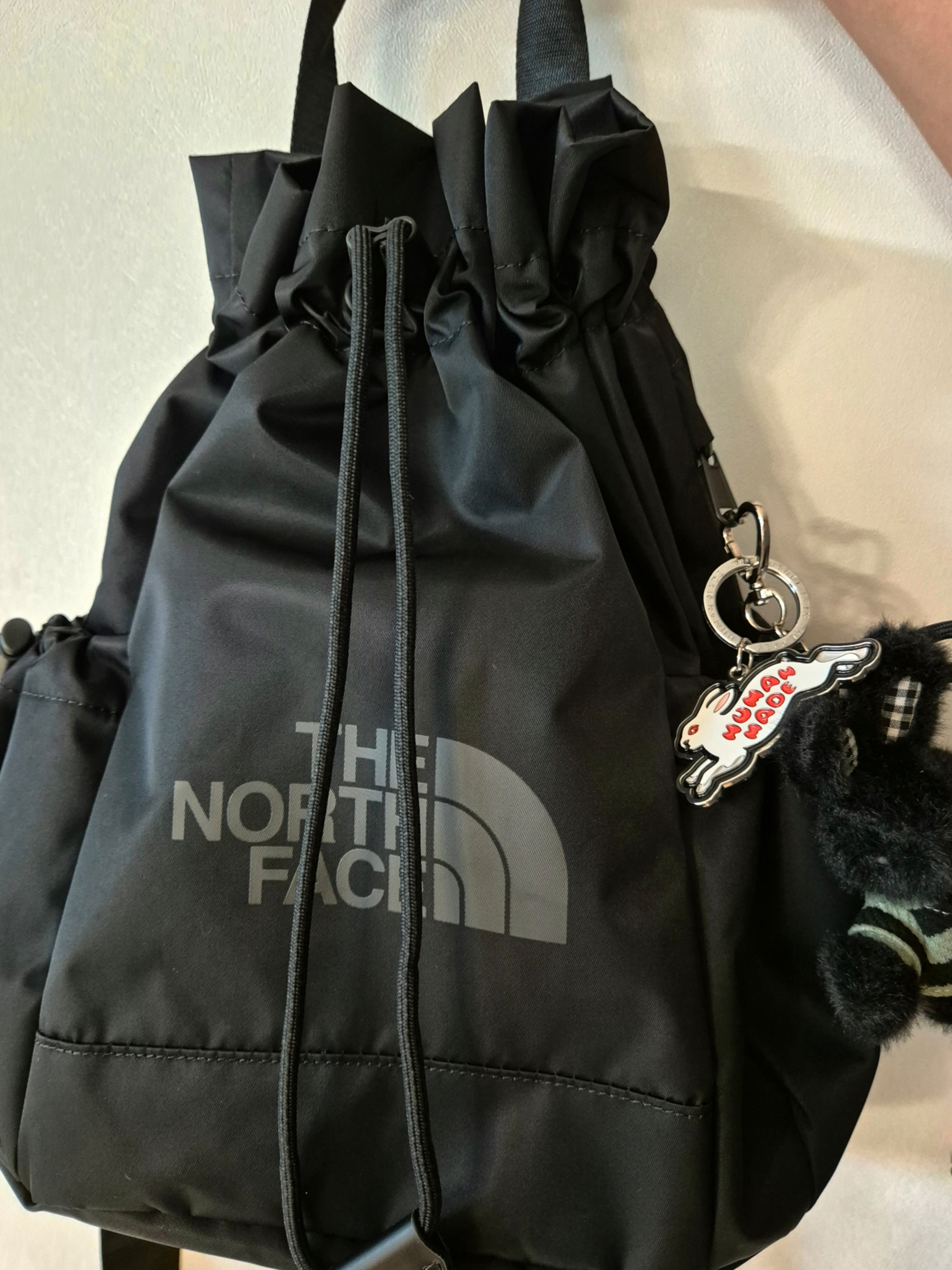 The North Face Bonney Pack Medium Black, Human Made Animal Keychain #1 Silver 착용 스타일