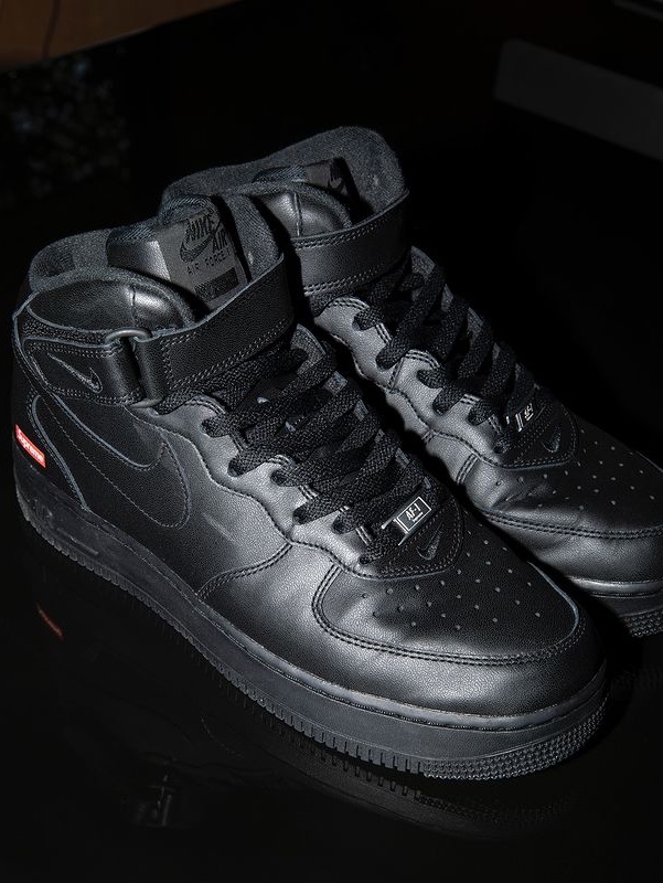 Nike x Supreme Air Force 1 Mid Black, Nike x Supreme Air Force 1 Mid White 착용 스타일 - 2