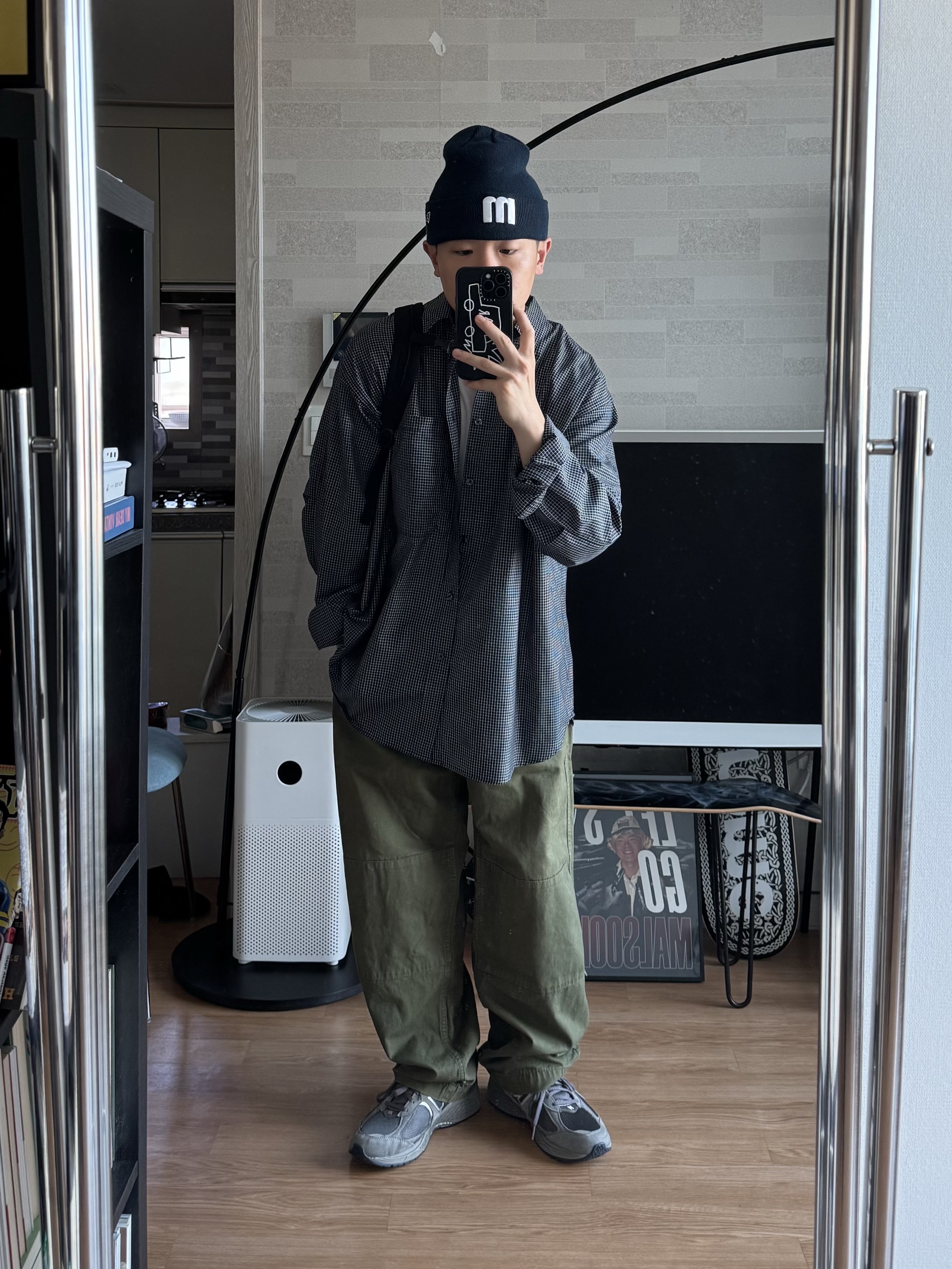New Balance 2002R Gray, Arc'teryx Konseal 15 Backpack Neptune 착용 스타일 - 1