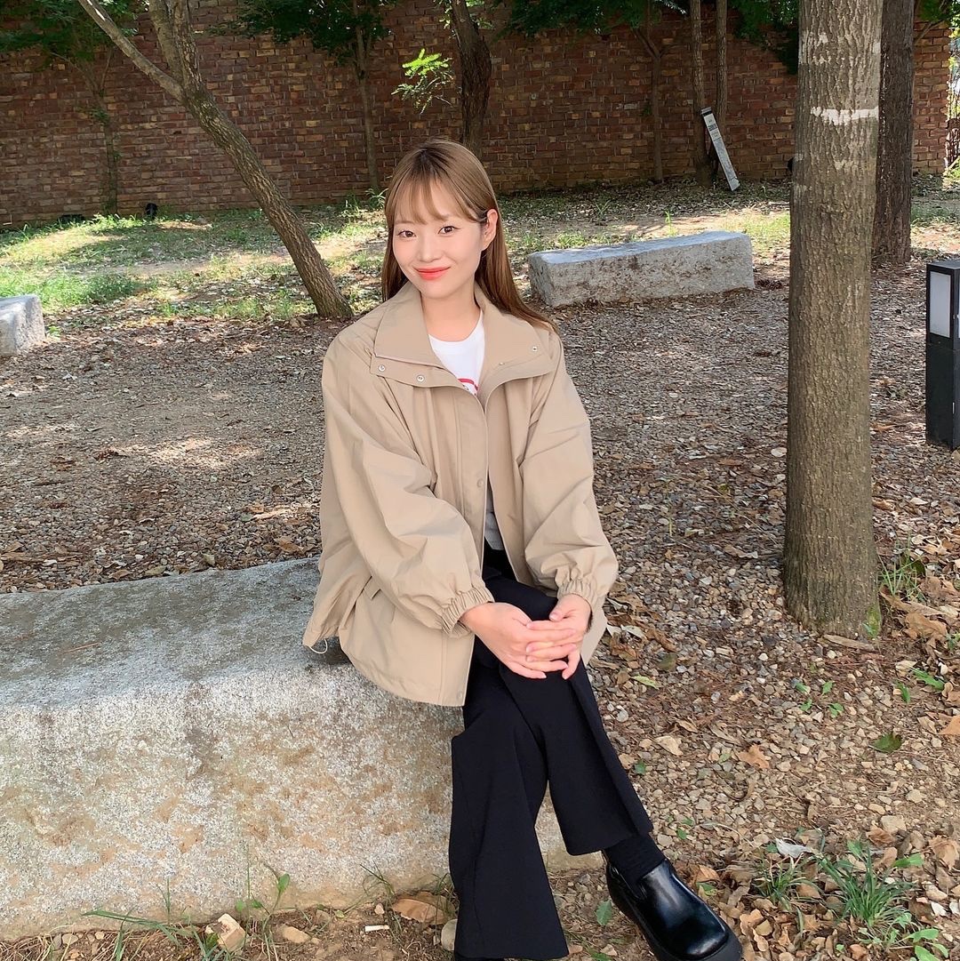 Siyazu SIOT4110 High Neck Windbreaker Beige 착용 스타일 - 4
