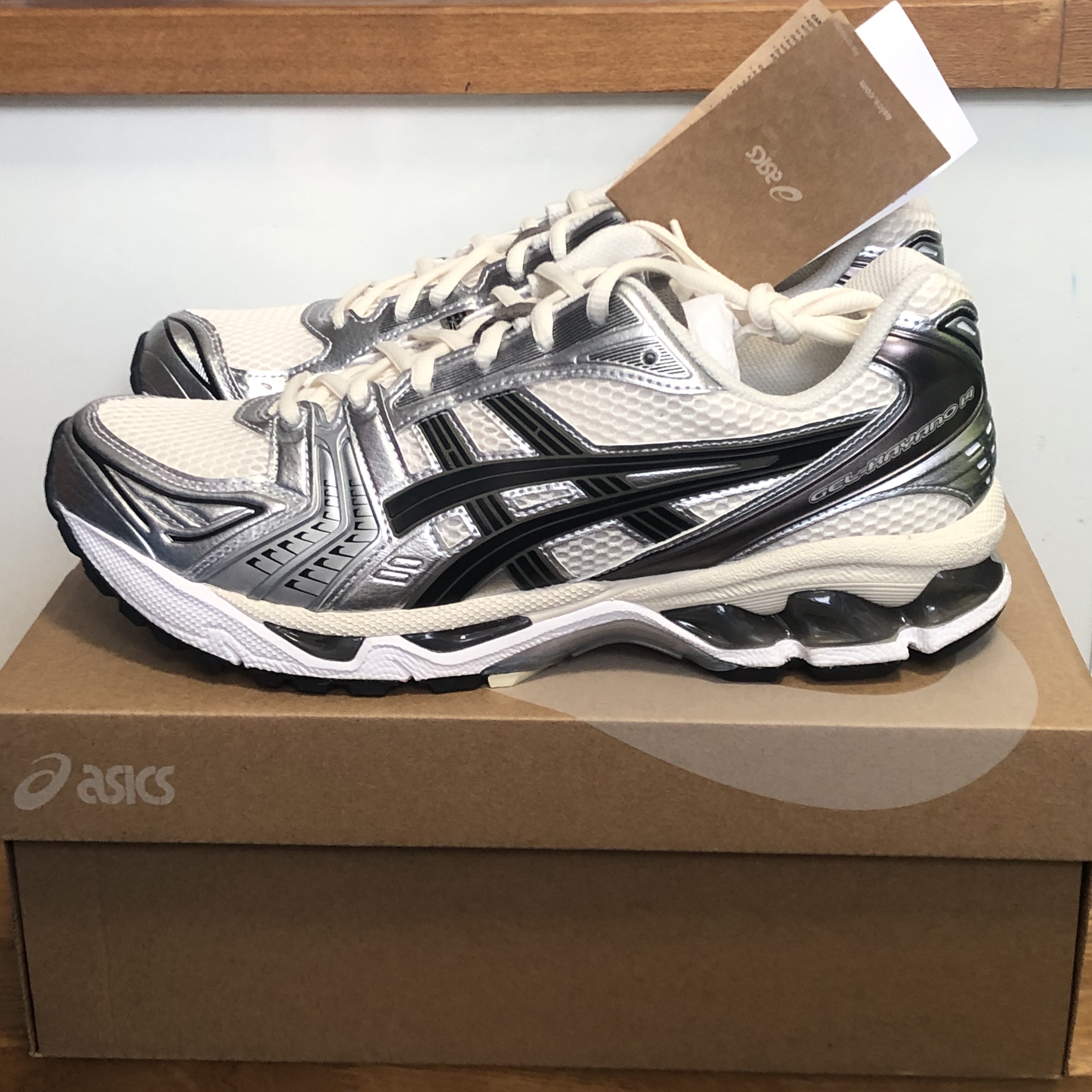 Asics Gel-Kayano 14 Cream Black 착용 스타일