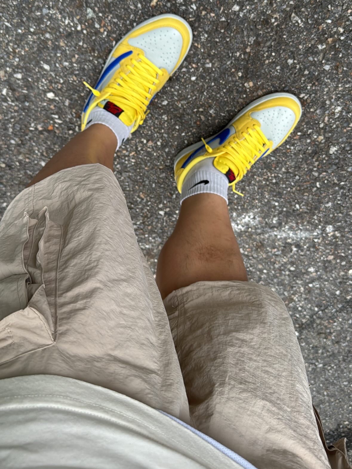 (W) Jordan 1 x Travis Scott Retro Low OG SP Canary 착용 스타일