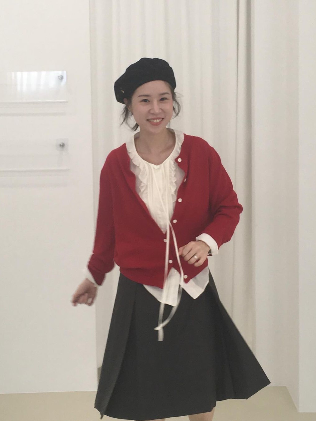 Siyazu SIKN2126 Merino Wool Minimal Cardigan Red 착용 스타일 - 2