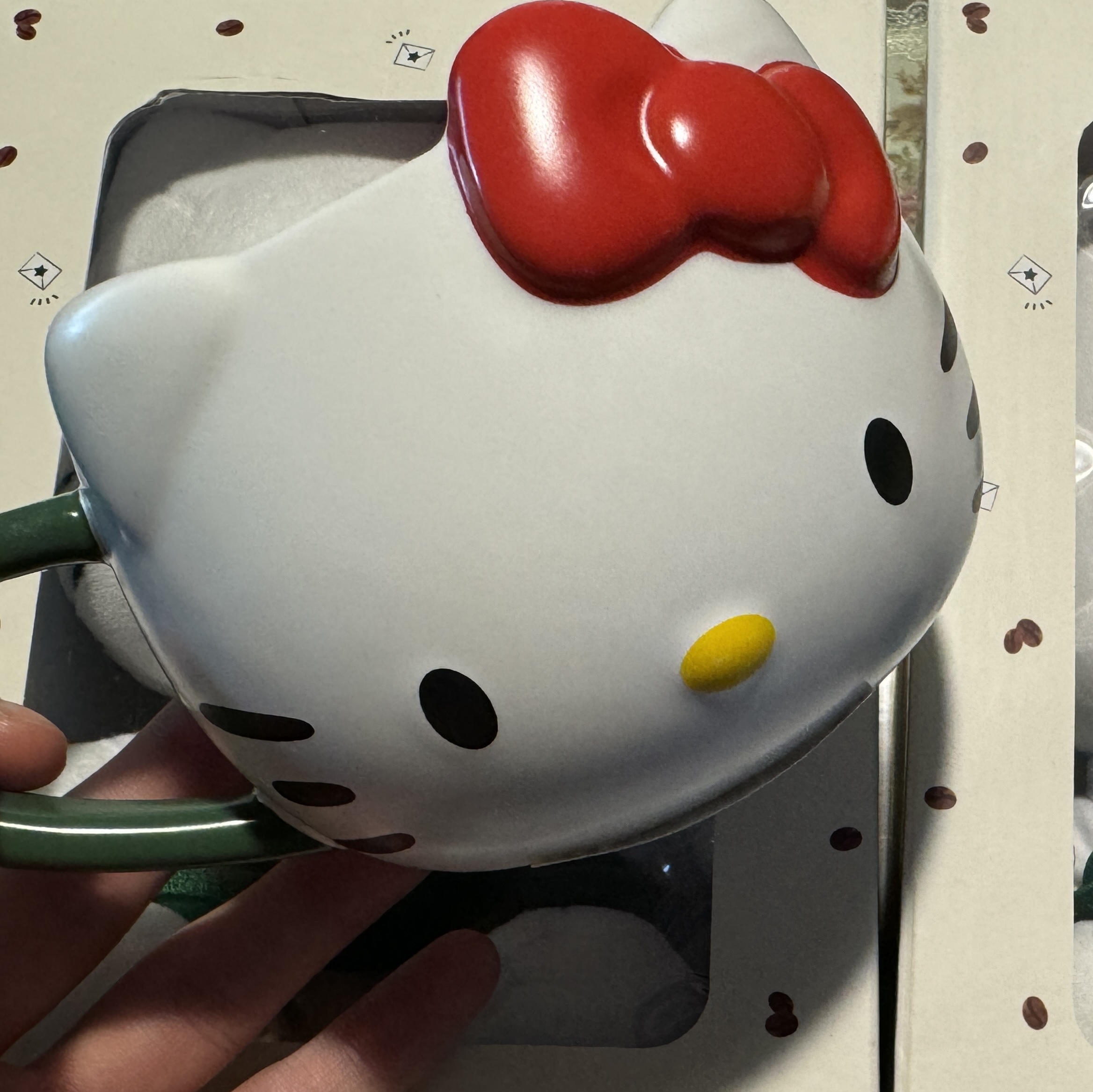 Starbucks x Hello Kitty Seramic Mug 355ml 착용 스타일