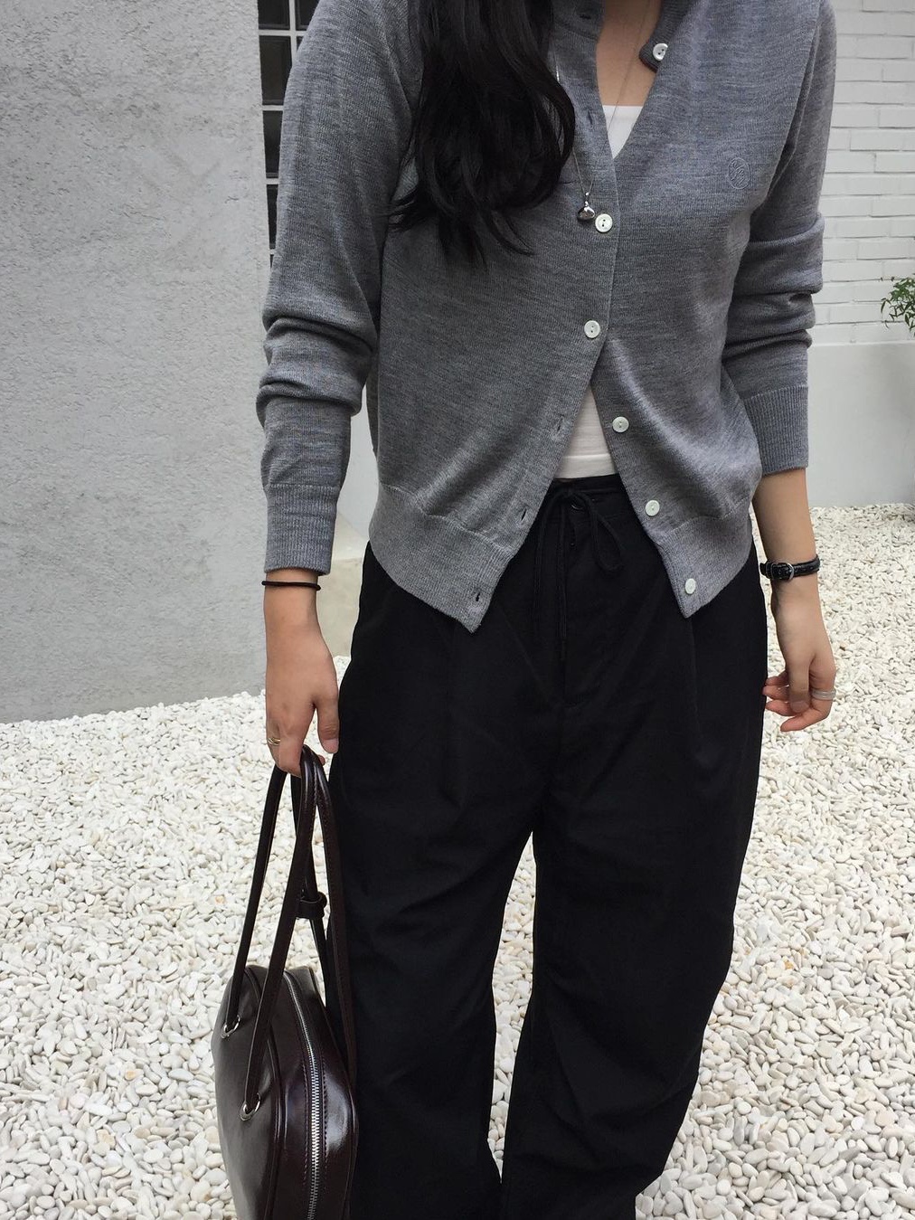 Siyazu SIKN2126 Merino Wool Minimal Cardigan Melange gray 착용 스타일 - 3