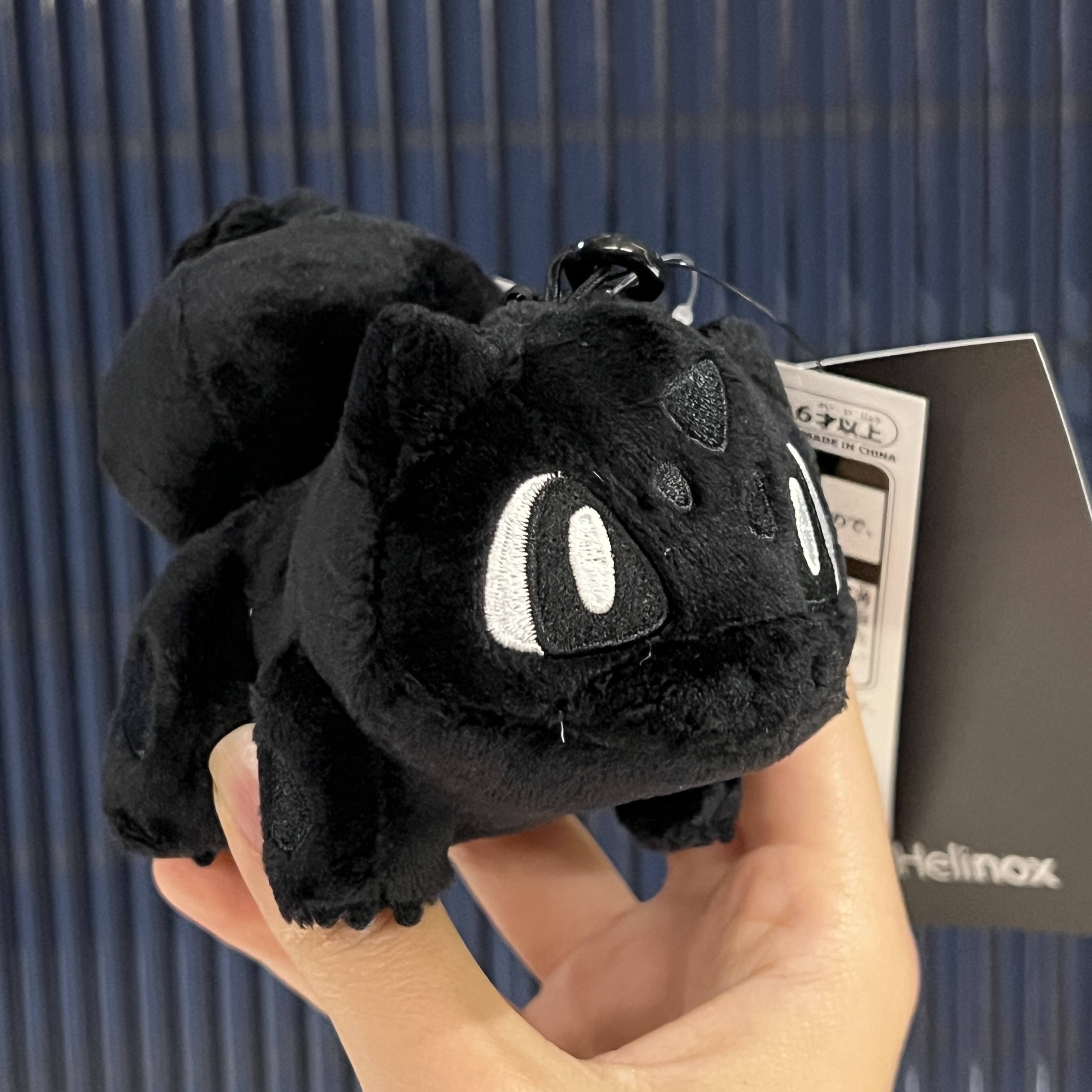 Fragment x Pokemon INN Thunderbolt Project TBP Mascot Key Ring Fushigidane Black 착용 스타일 - 2