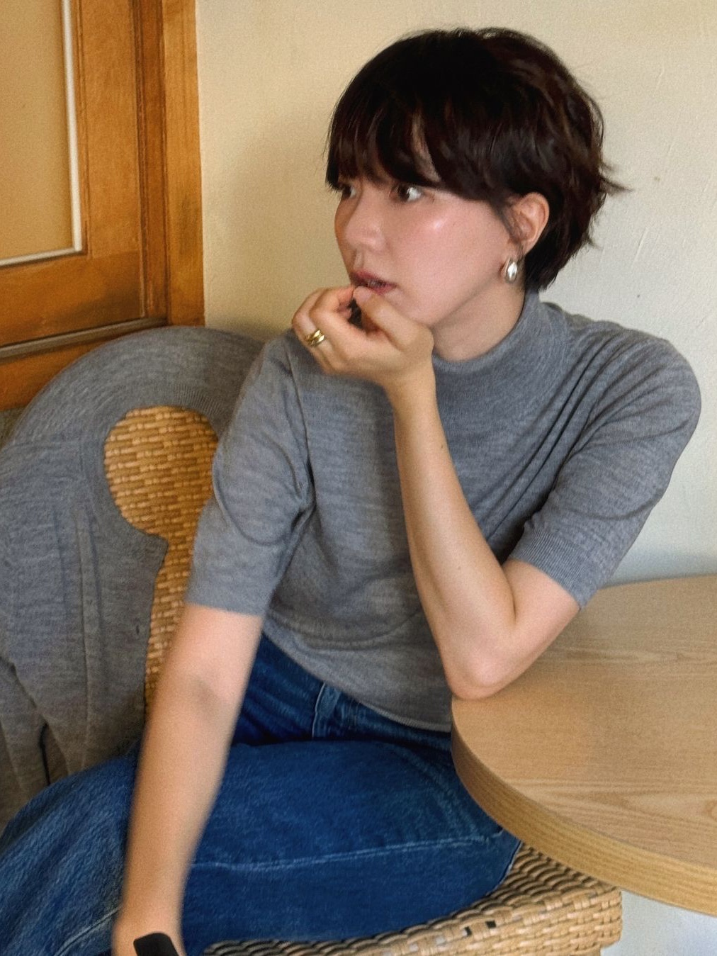 Siyazu SIKN2125 Merino Wool Turtleneck Short Sleeved Knit Melange gray, Siyazu SIKN2126 Merino Wool Minimal Cardigan Melange gray 착용 스타일 - 1