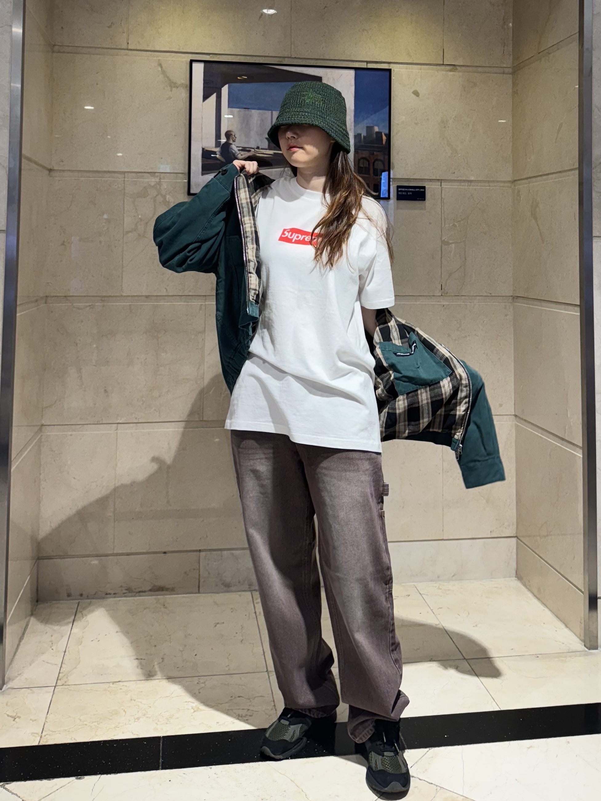 QT8 GARMENTS TL Denim Carpenter Pant Brown, New Balance x Stone Island 991v2 Made in UK Black Olive Night 착용 스타일 - 3