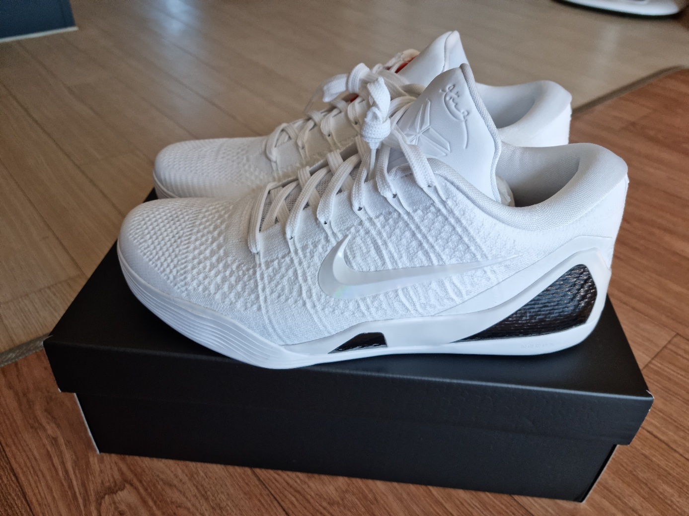 Nike Kobe 9 Elite Low Protro Halo 착용 스타일