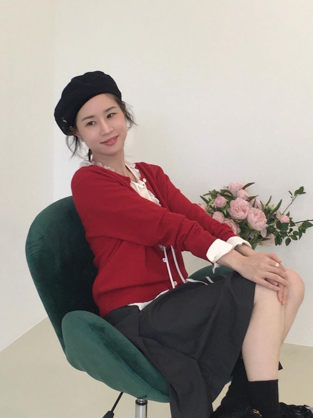 Siyazu SIKN2126 Merino Wool Minimal Cardigan Red 착용 스타일 - 3