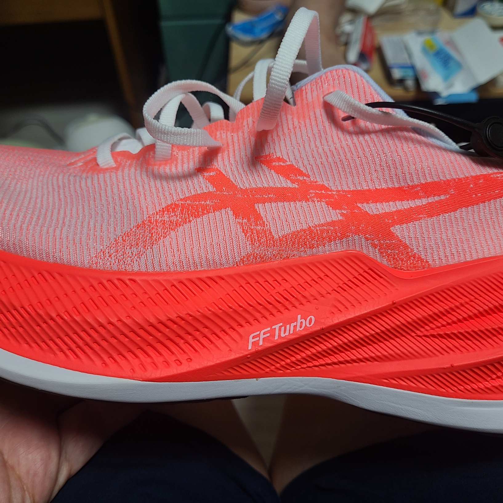 Asics Superblast White Sunrise Red 착용 스타일 - 6