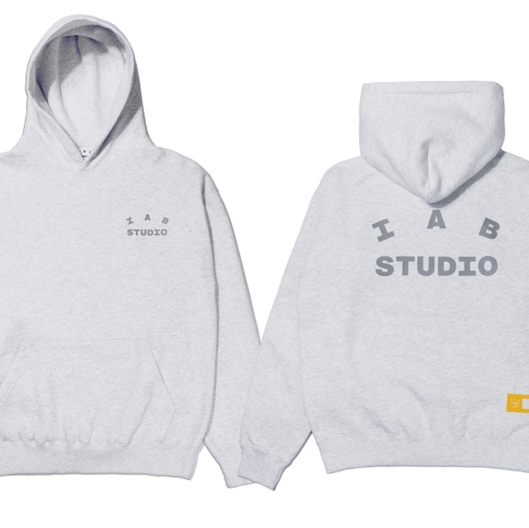IAB Studio Hoodie Light Gray 착용 스타일