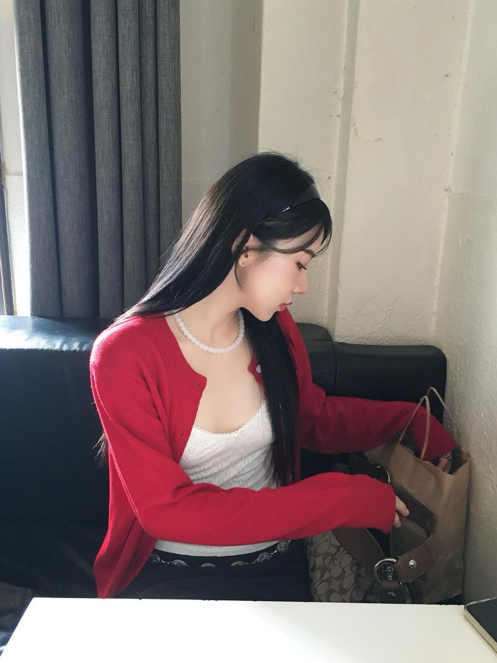 Siyazu SIKN2126 Merino Wool Minimal Cardigan Red 착용 스타일 - 2