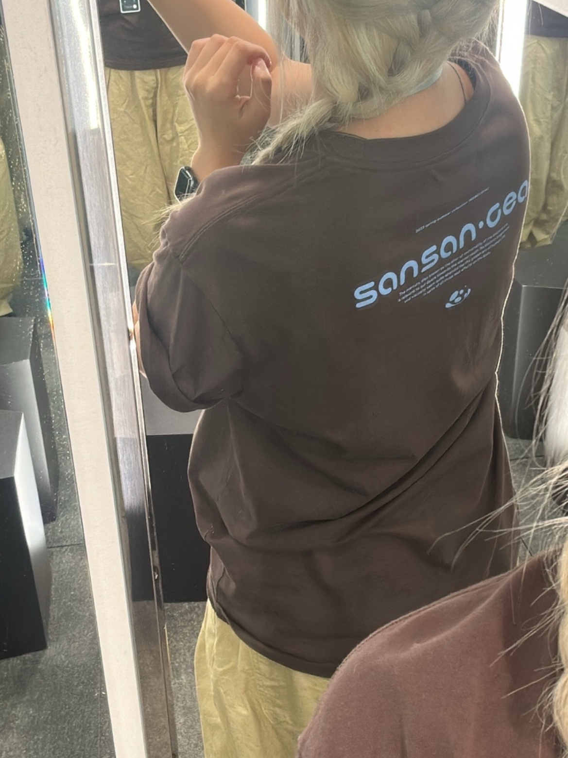 Sansan Gear Logo T-Shirt Brown - 23SS 착용 스타일 - 3