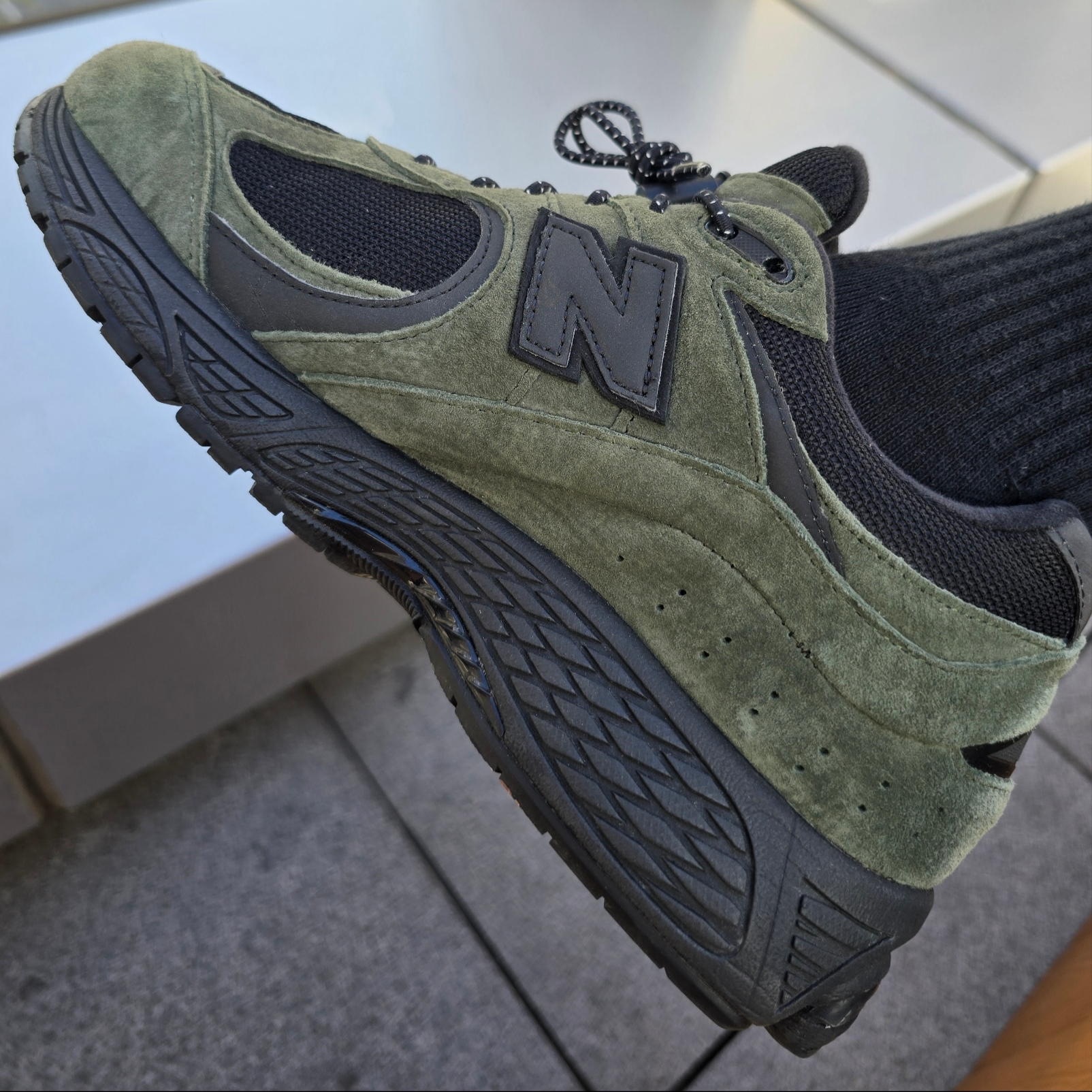 New Balance x JJJJound 2002R Gore-Tex Pine 착용 스타일 - 2