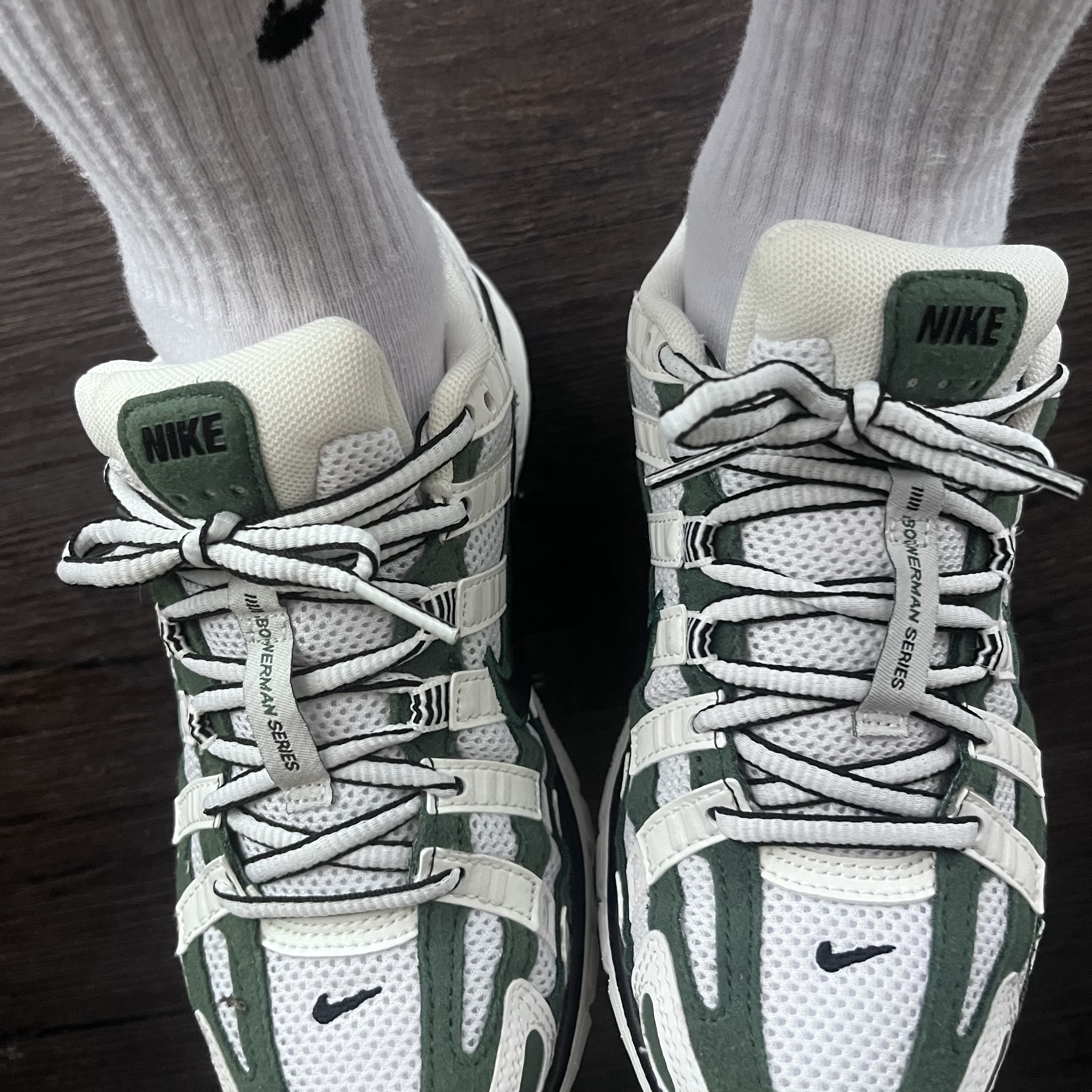 (W) Nike P-6000 Summit White Fir 착용 스타일