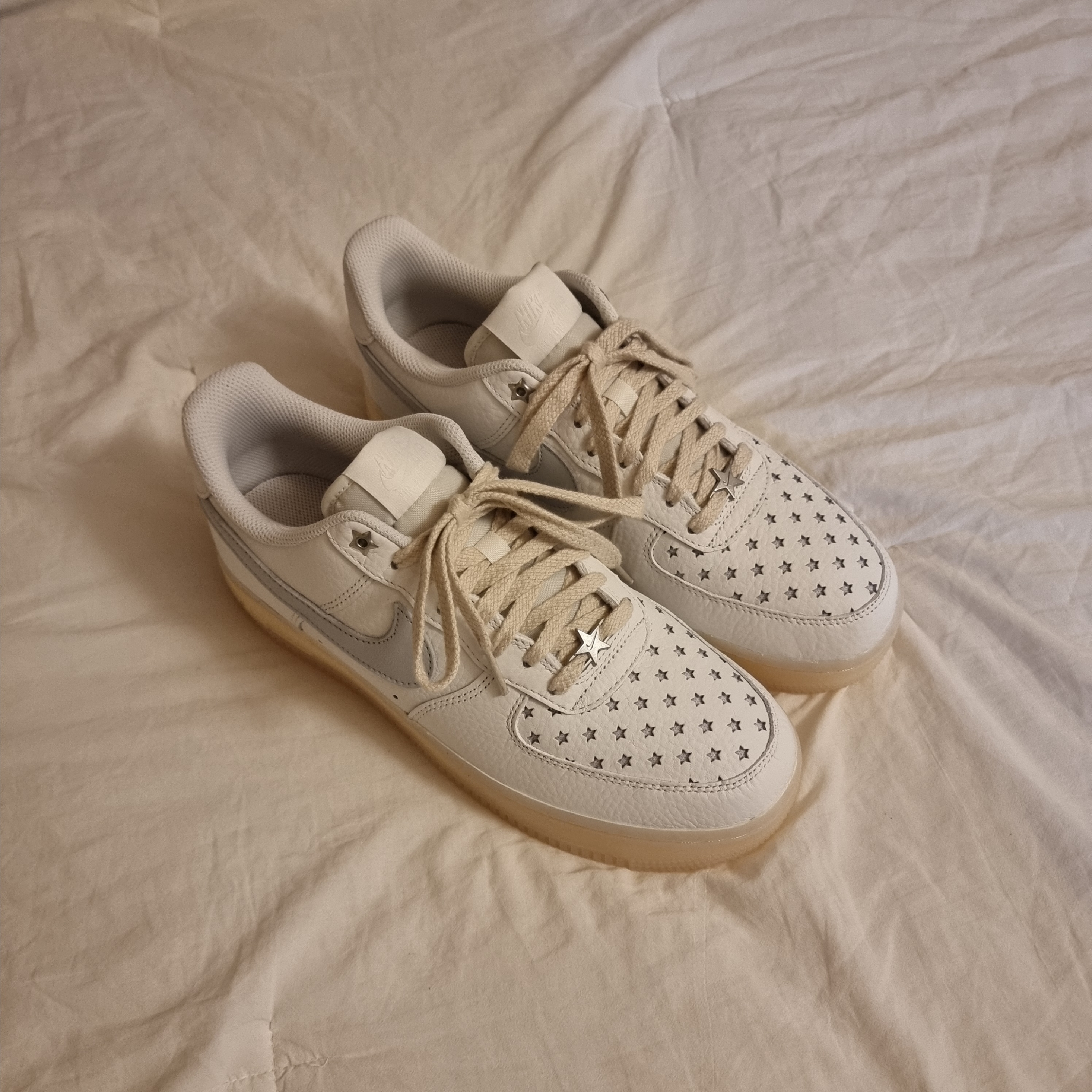 (W) Nike Air Force 1 '07 Summit White Pure Platinum 착용 스타일 - 1