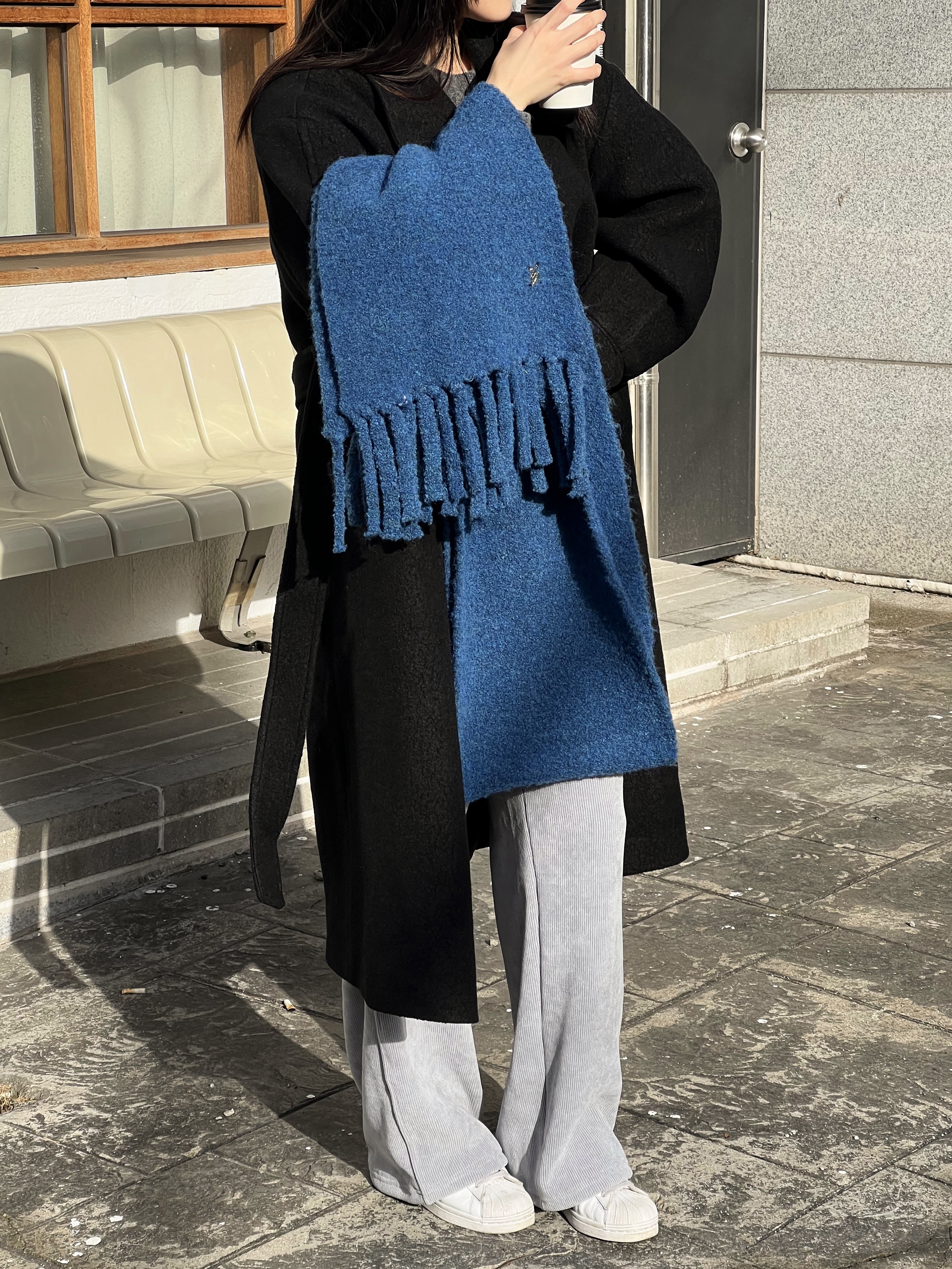 Siyazu SIAC3034 Boucle Big Muffler Blue 착용 스타일 - 2
