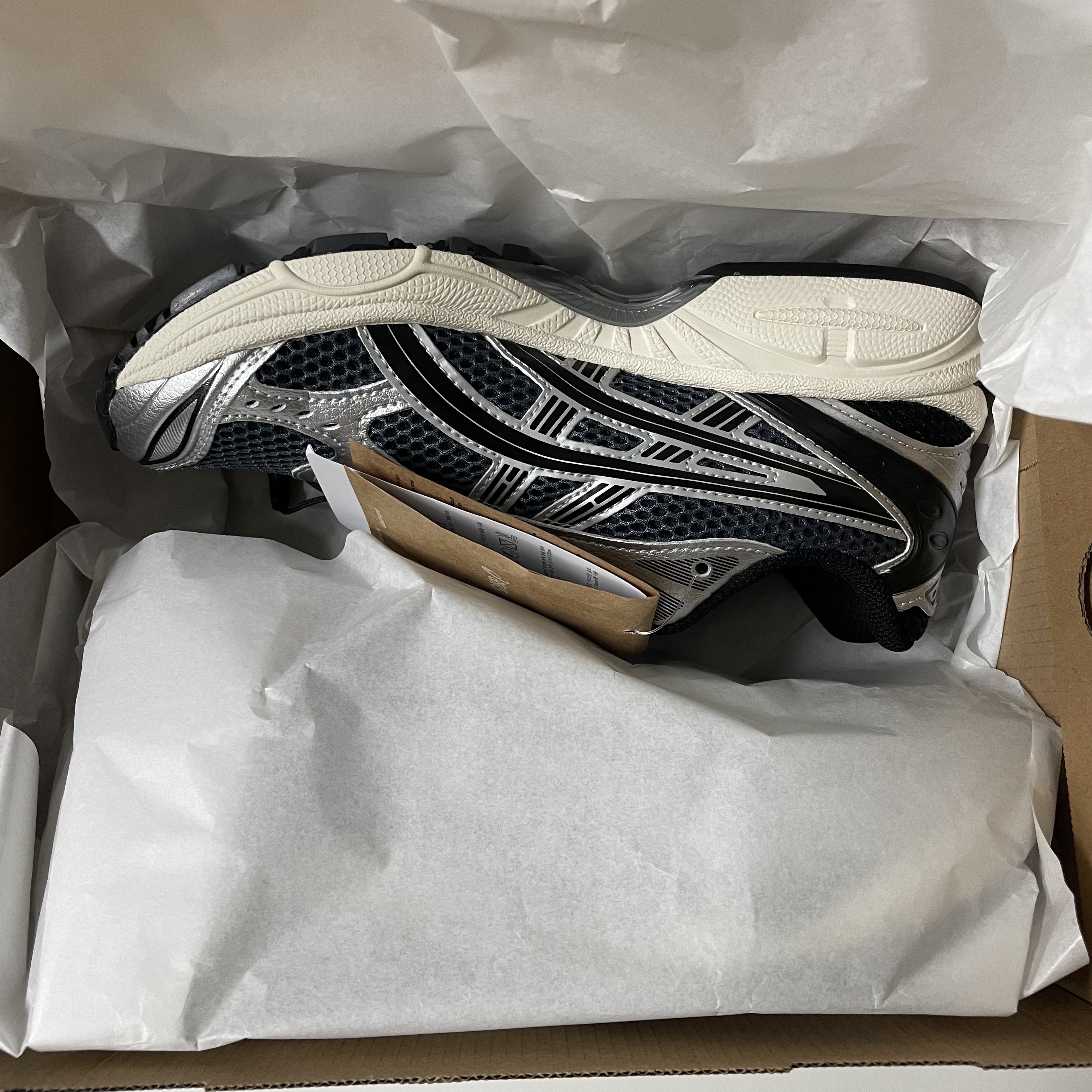 Asics Unlimited Gel-Kayano 14 Carrier Grey Black 착용 스타일