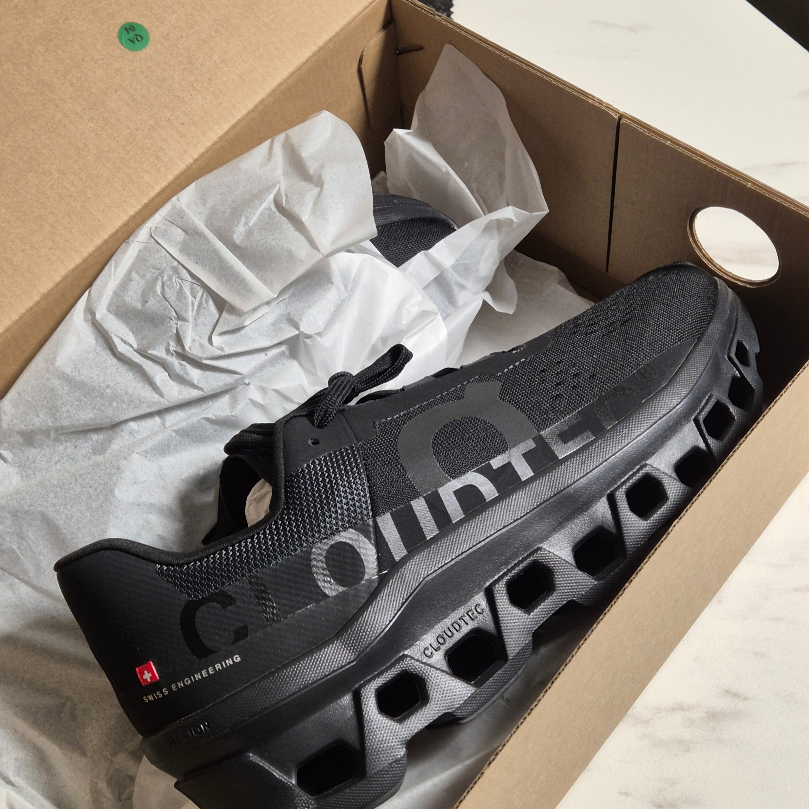 On Running Cloudmonster All Black 착용 스타일